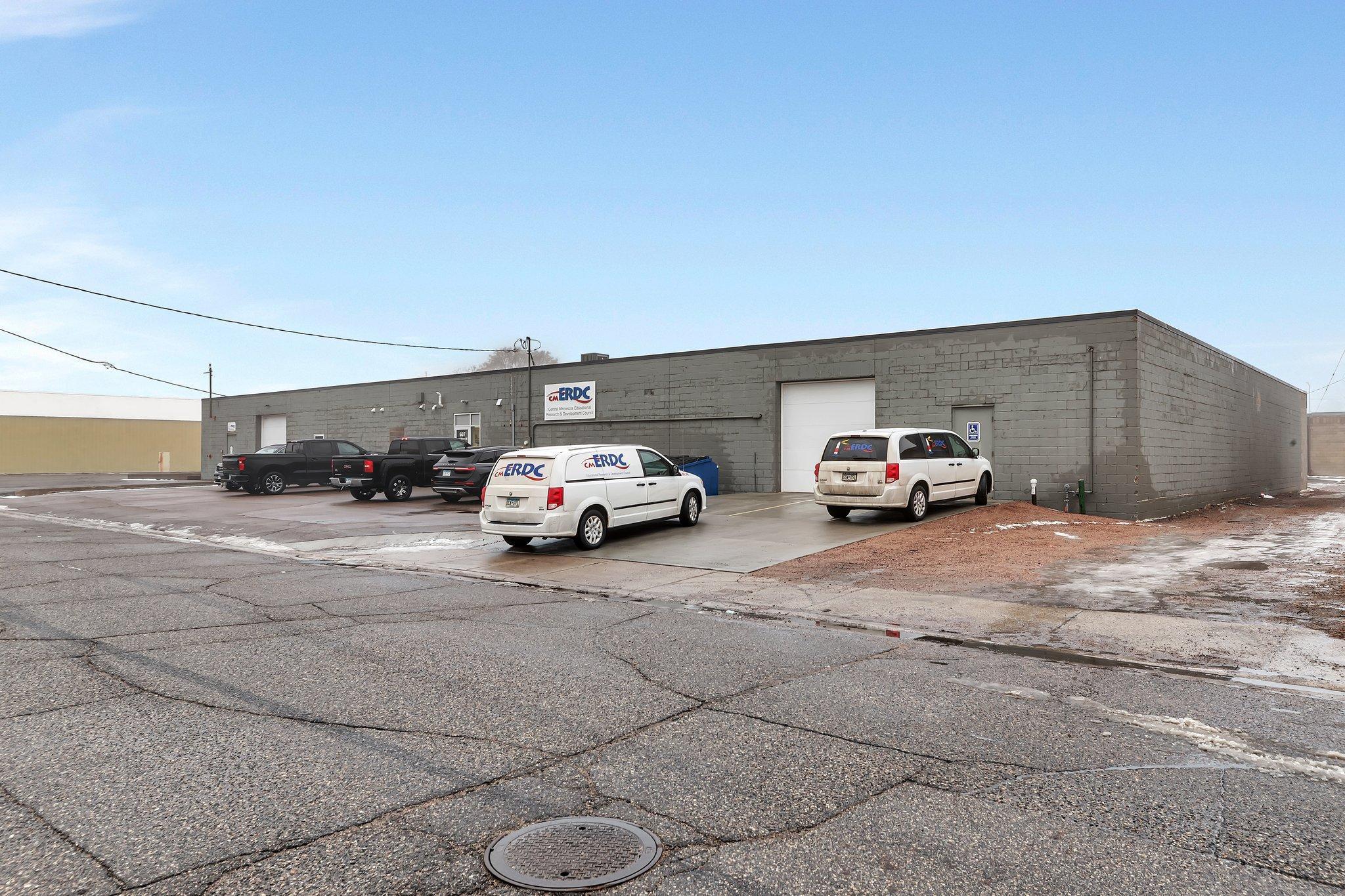 607 1st Street Property Photo 2