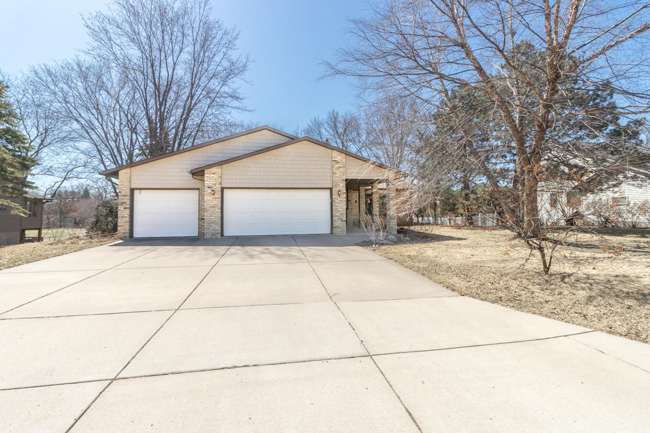 100 Duck Pond Drive Property Photo 1