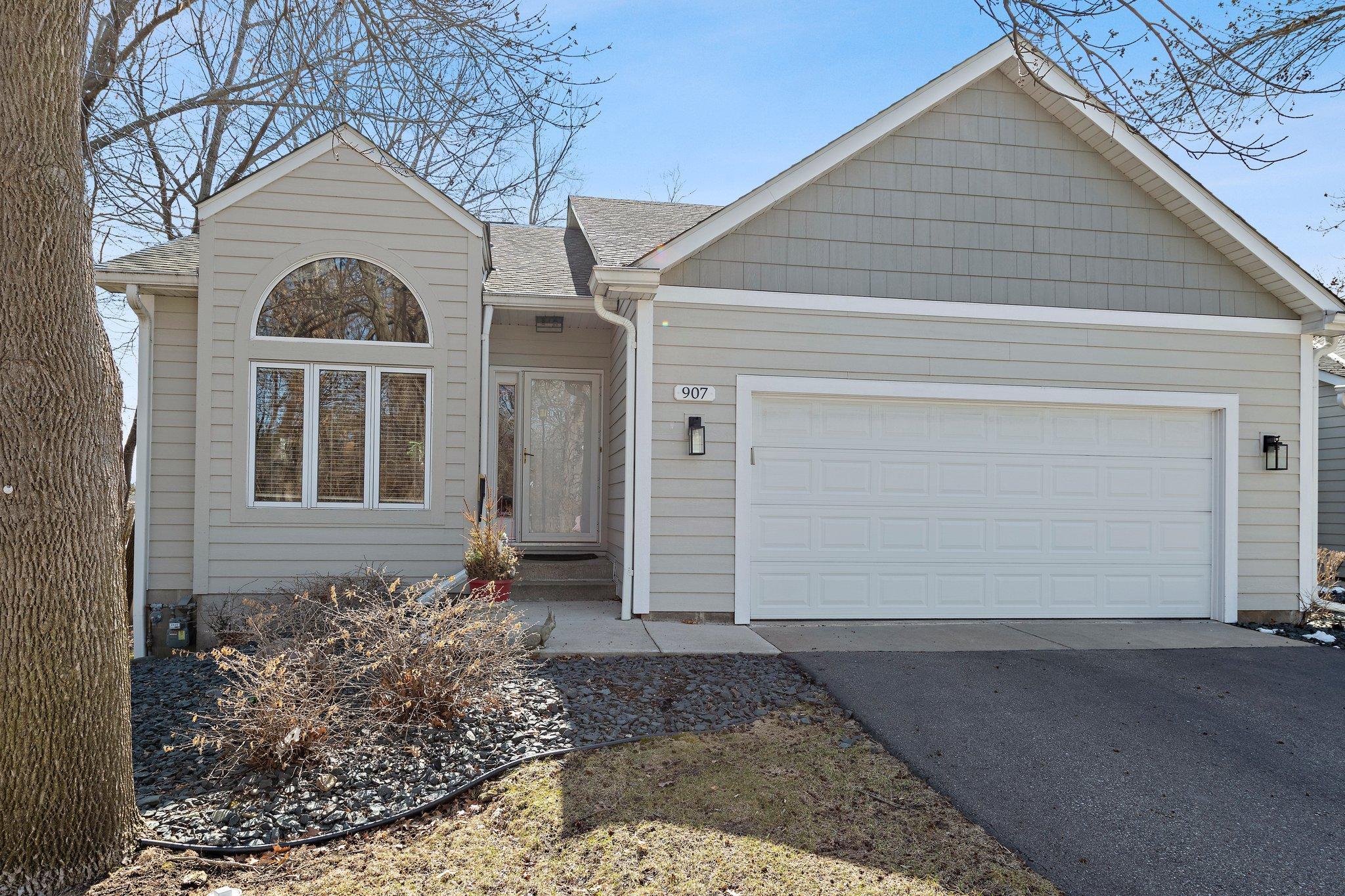 907 Southcross Drive Property Photo 1