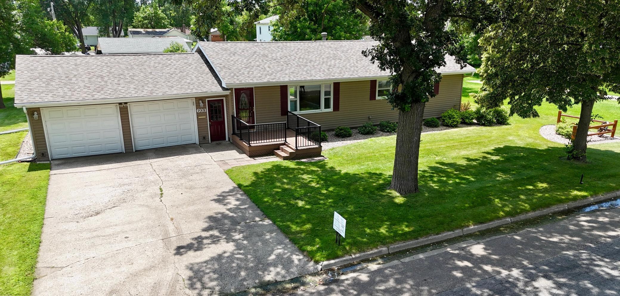 603 E Maple Avenue Property Photo 1
