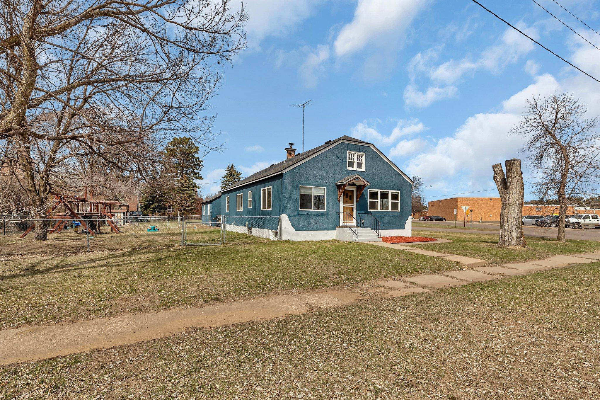 105 2nd Avenue Property Photo 1