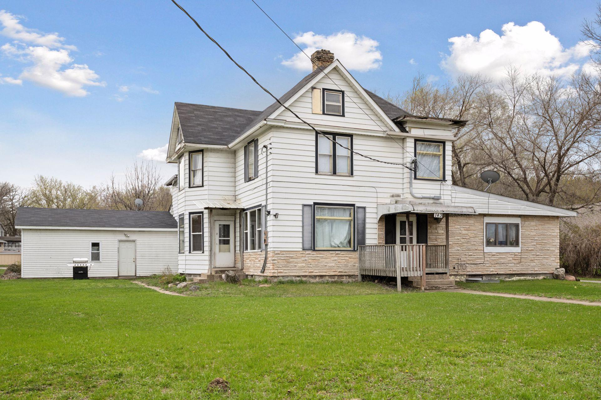 143 E Broadway Street Property Photo 1