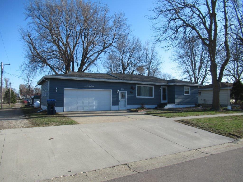 204 W 3rd Street Property Photo