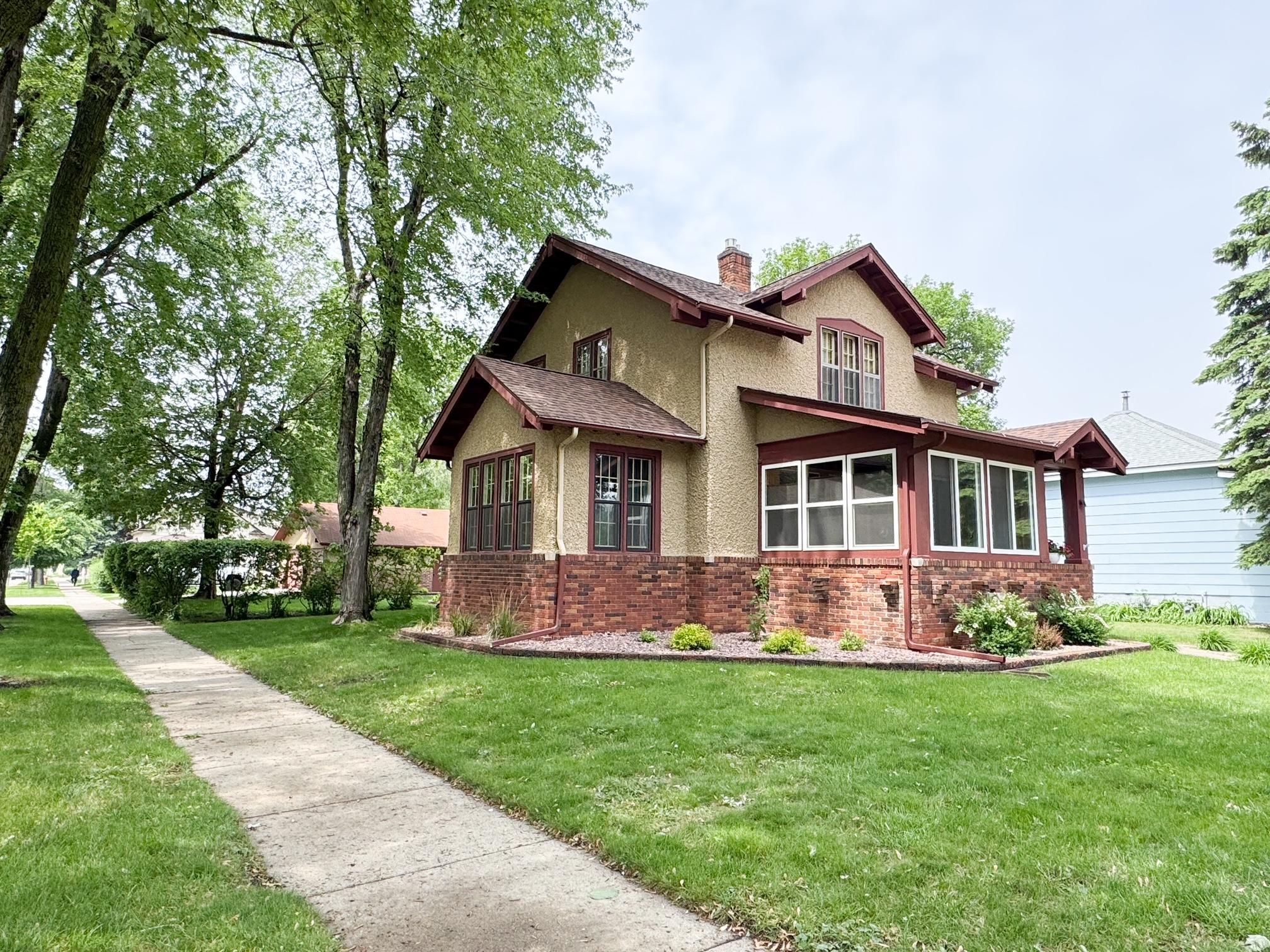 1201 6th Avenue Property Photo 1
