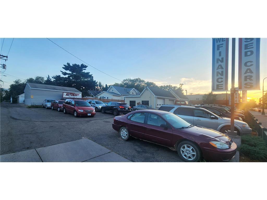 4201 E Lake Street Property Photo 3