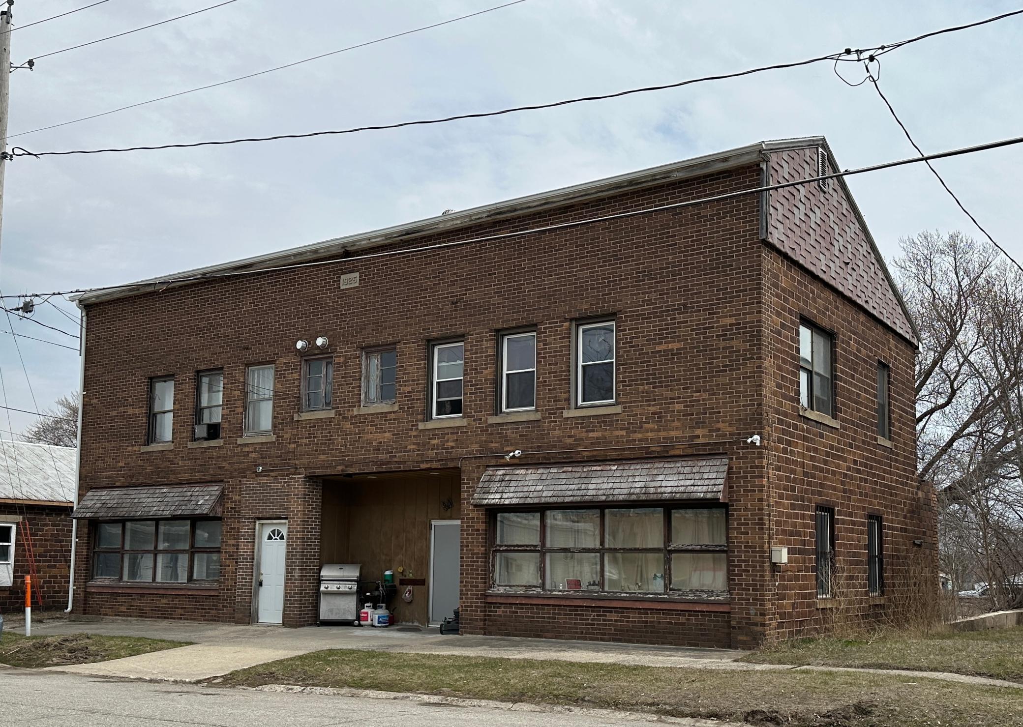 213 S Broadway Street Property Photo