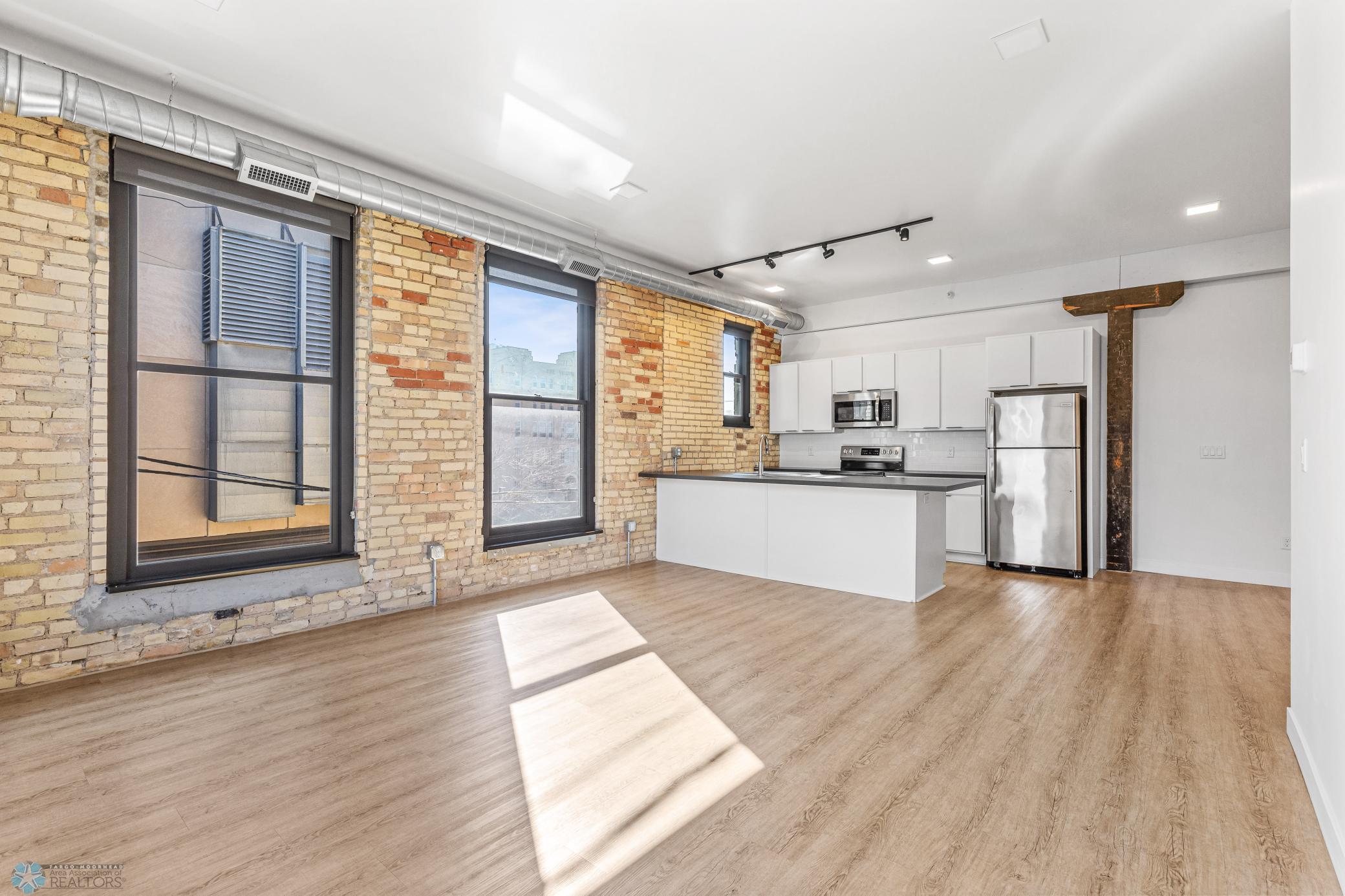 117 Broadway N 308 Property Photo 4