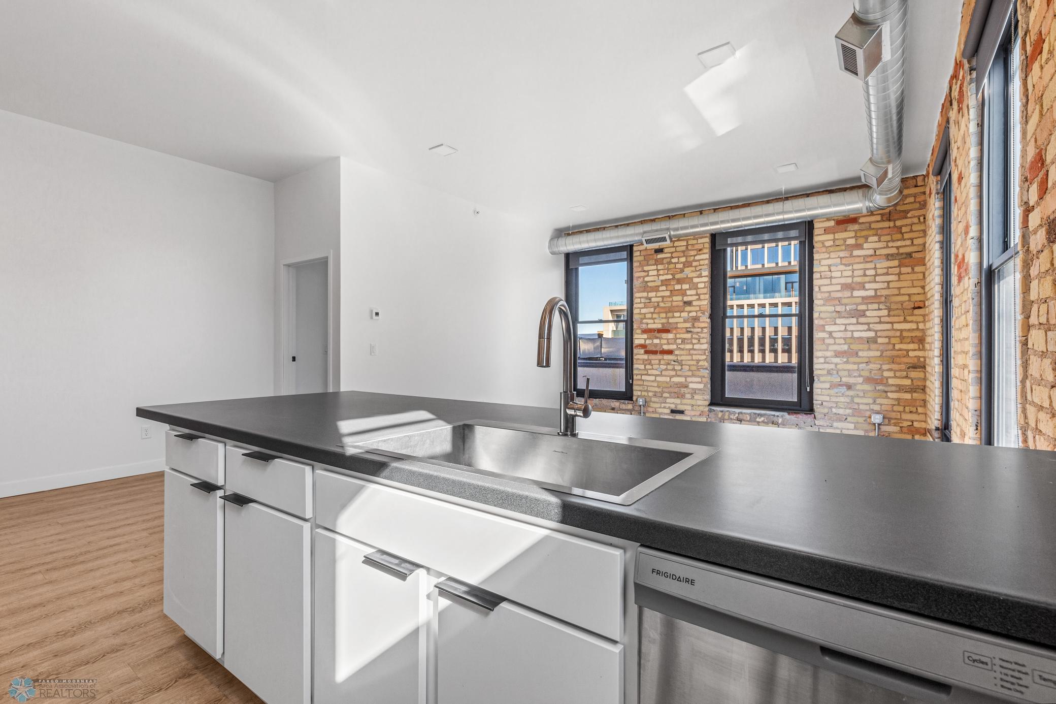 117 Broadway N 308 Property Photo 6
