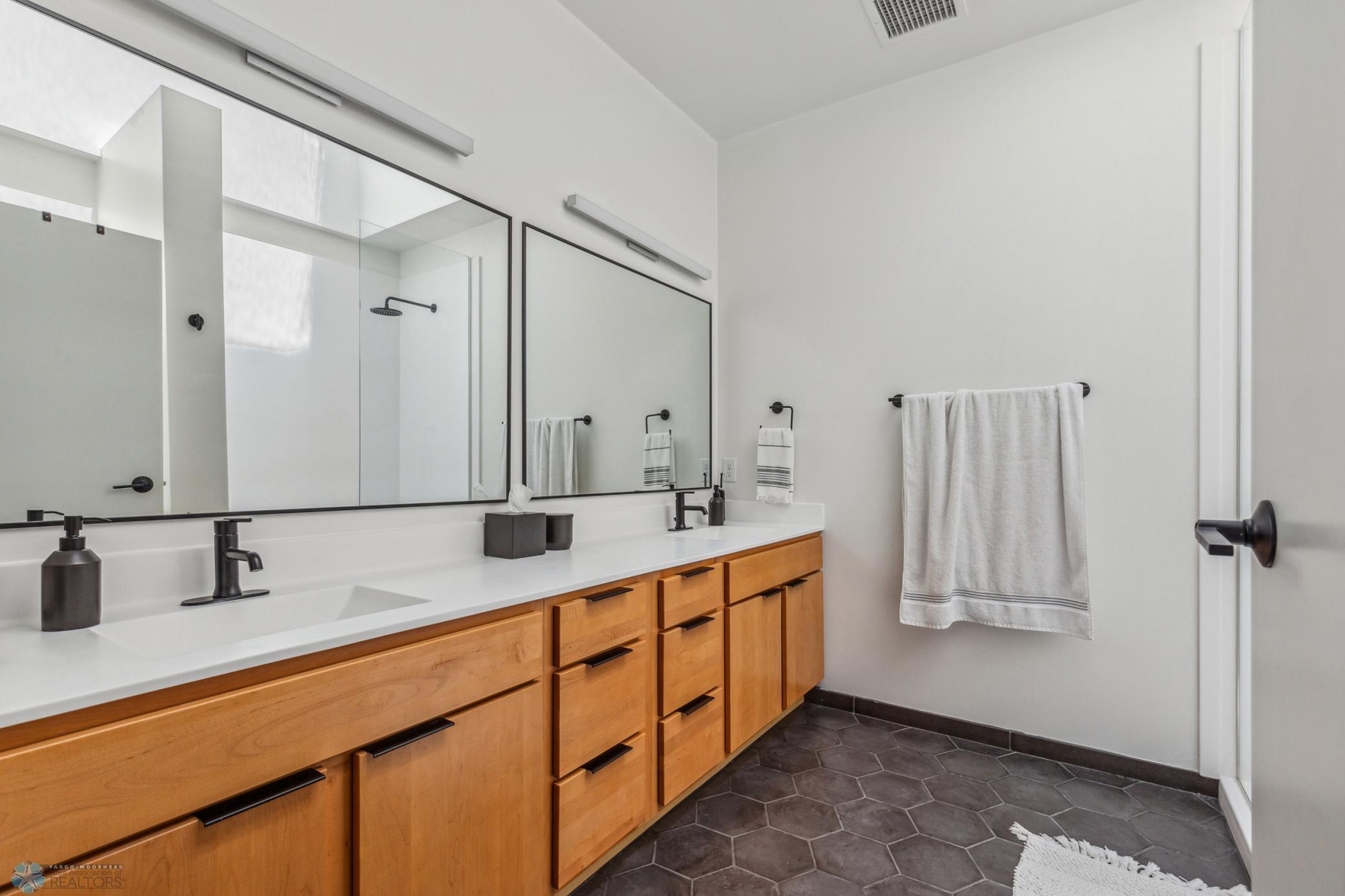 117 Broadway N 303 Property Photo 18