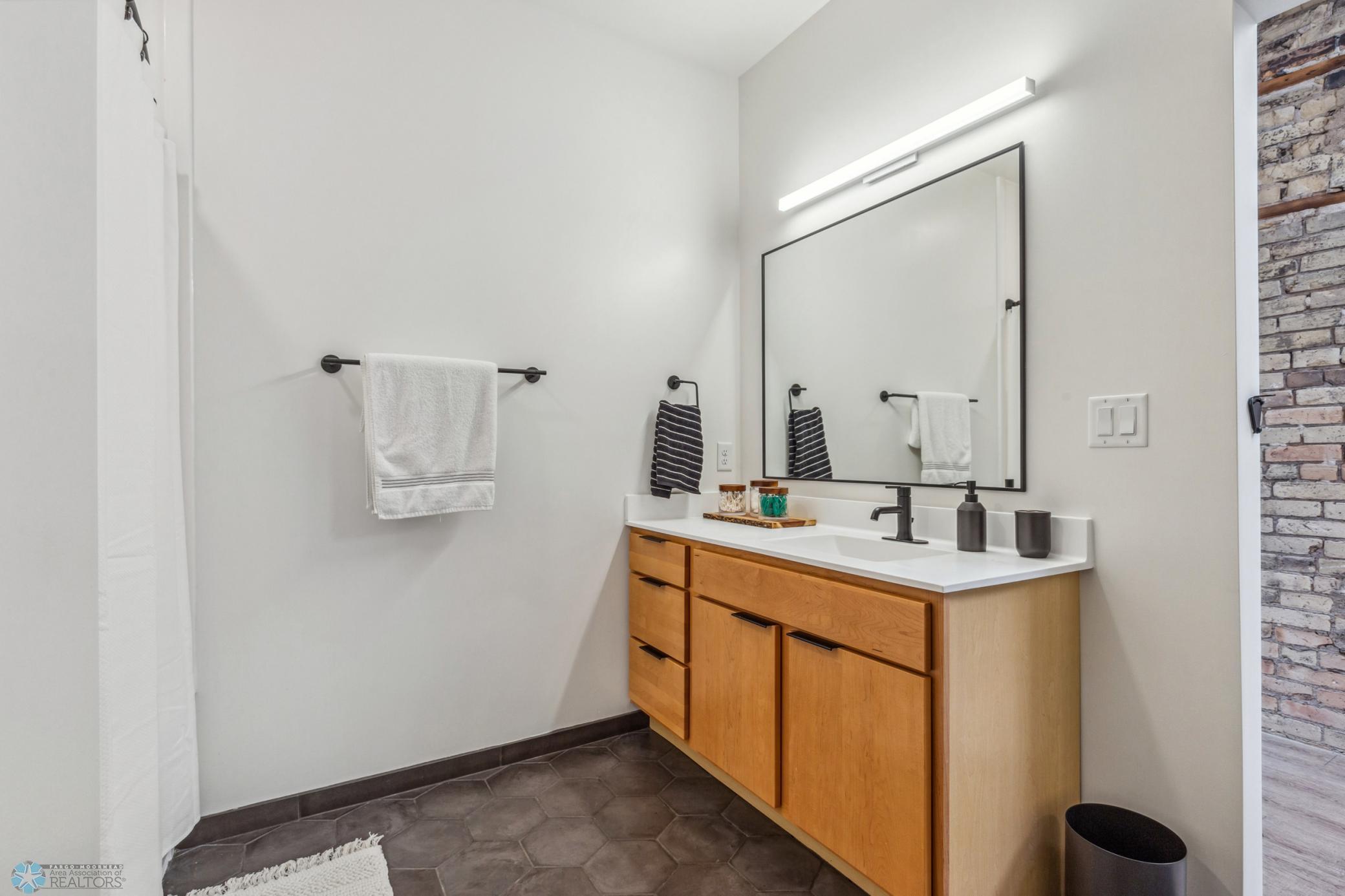 117 Broadway N 303 Property Photo 23