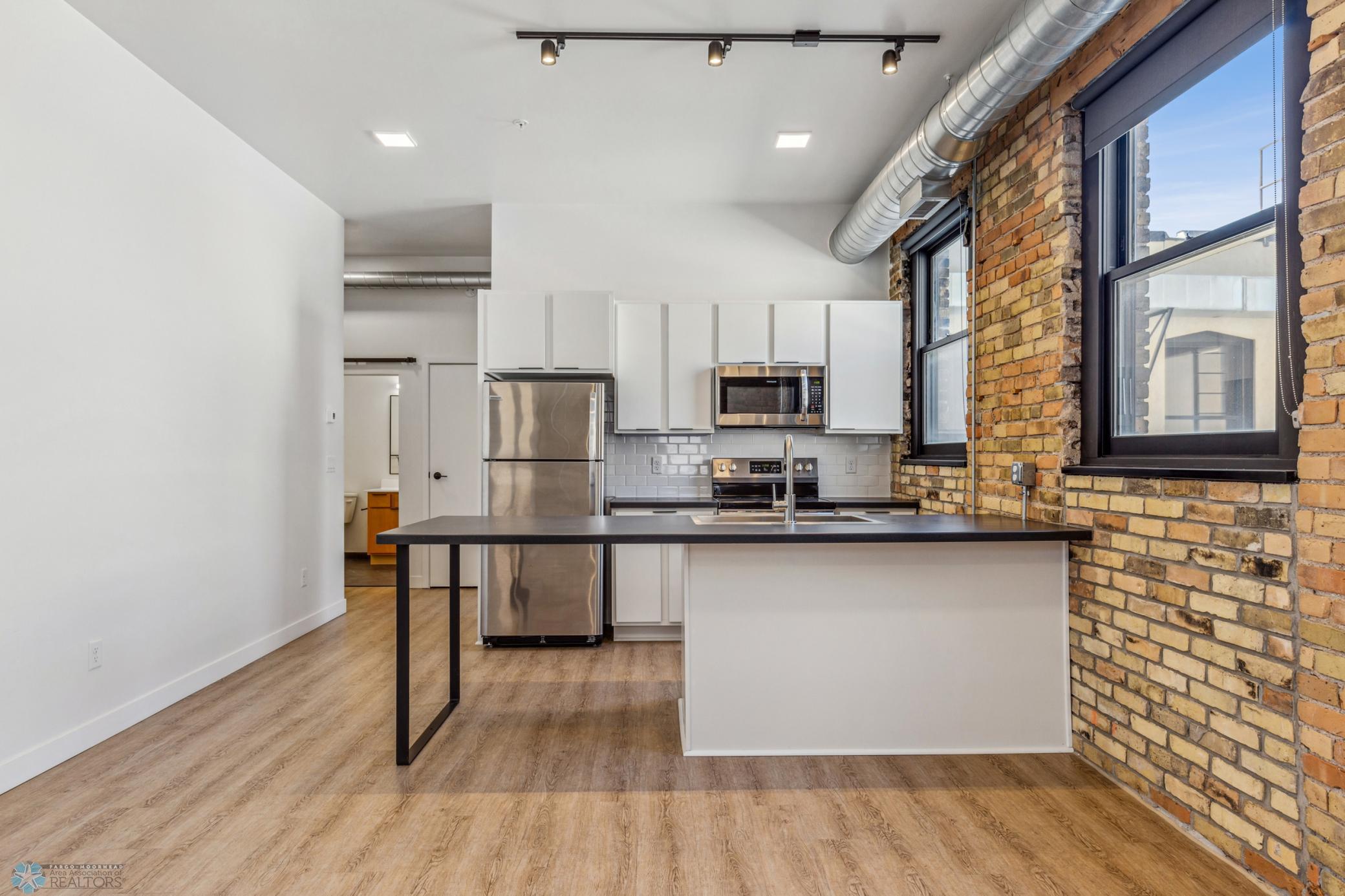 117 Broadway N 209 Property Photo 4