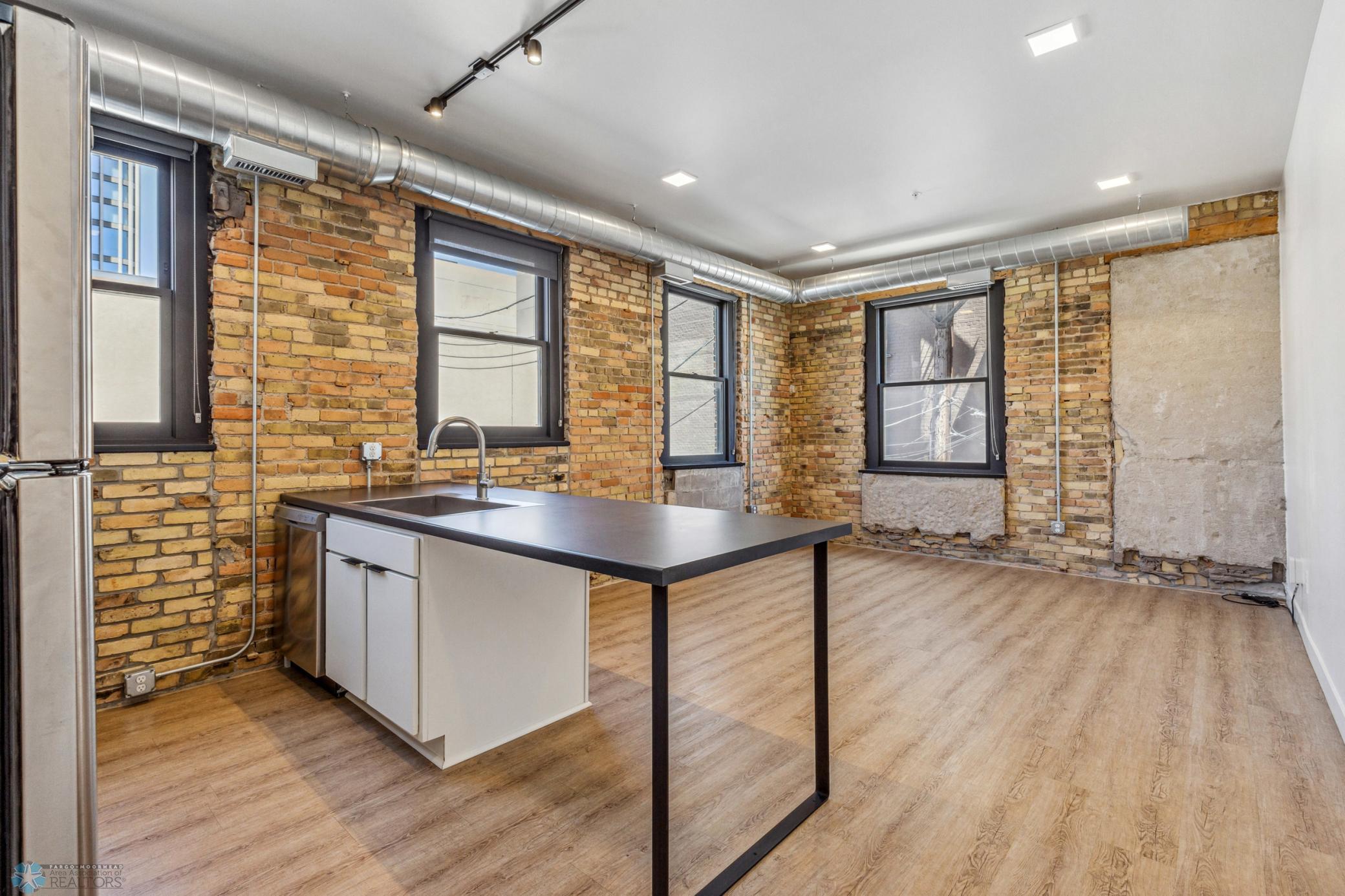 117 Broadway N 209 Property Photo 7