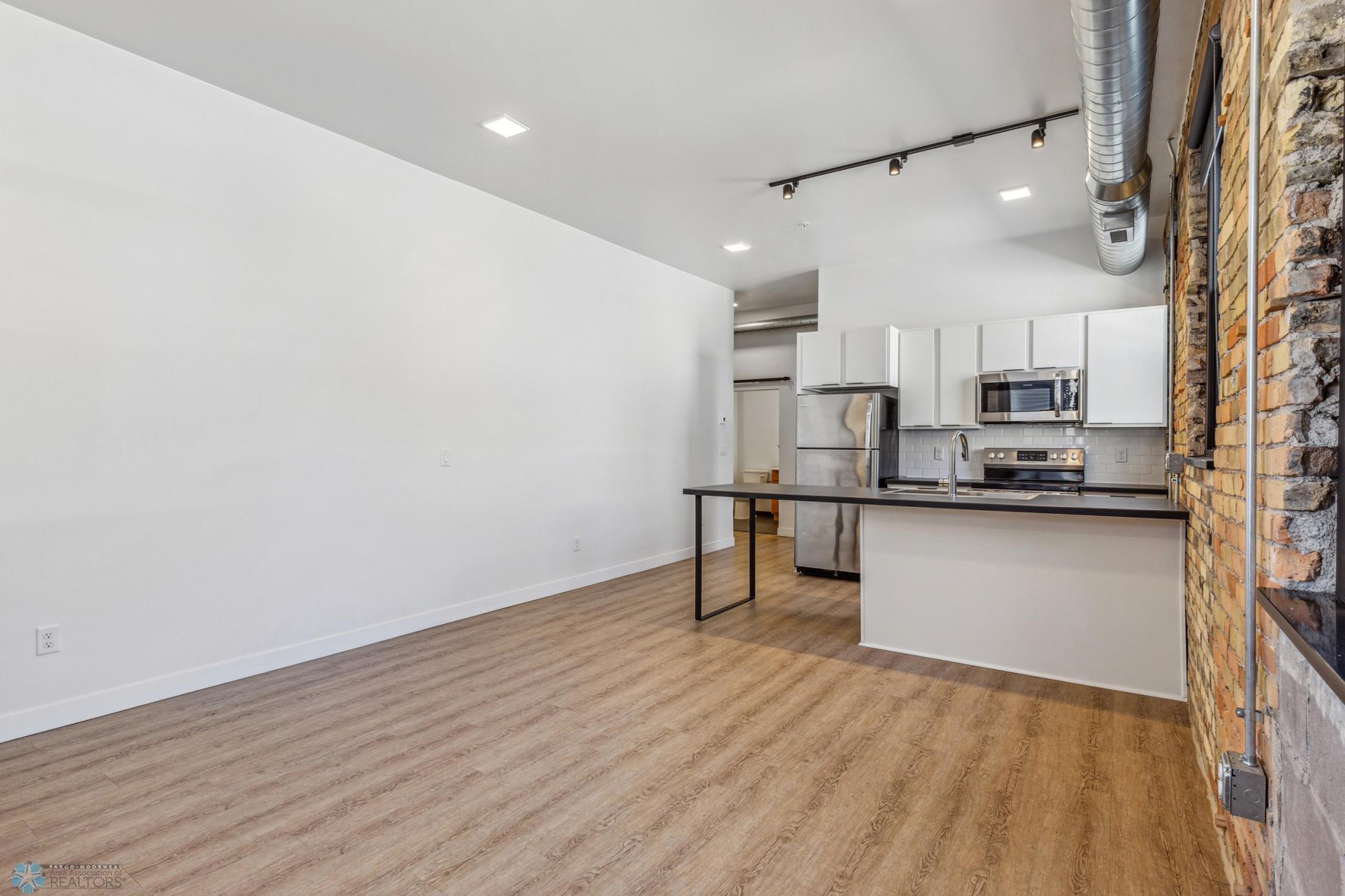 117 Broadway N 209 Property Photo 8