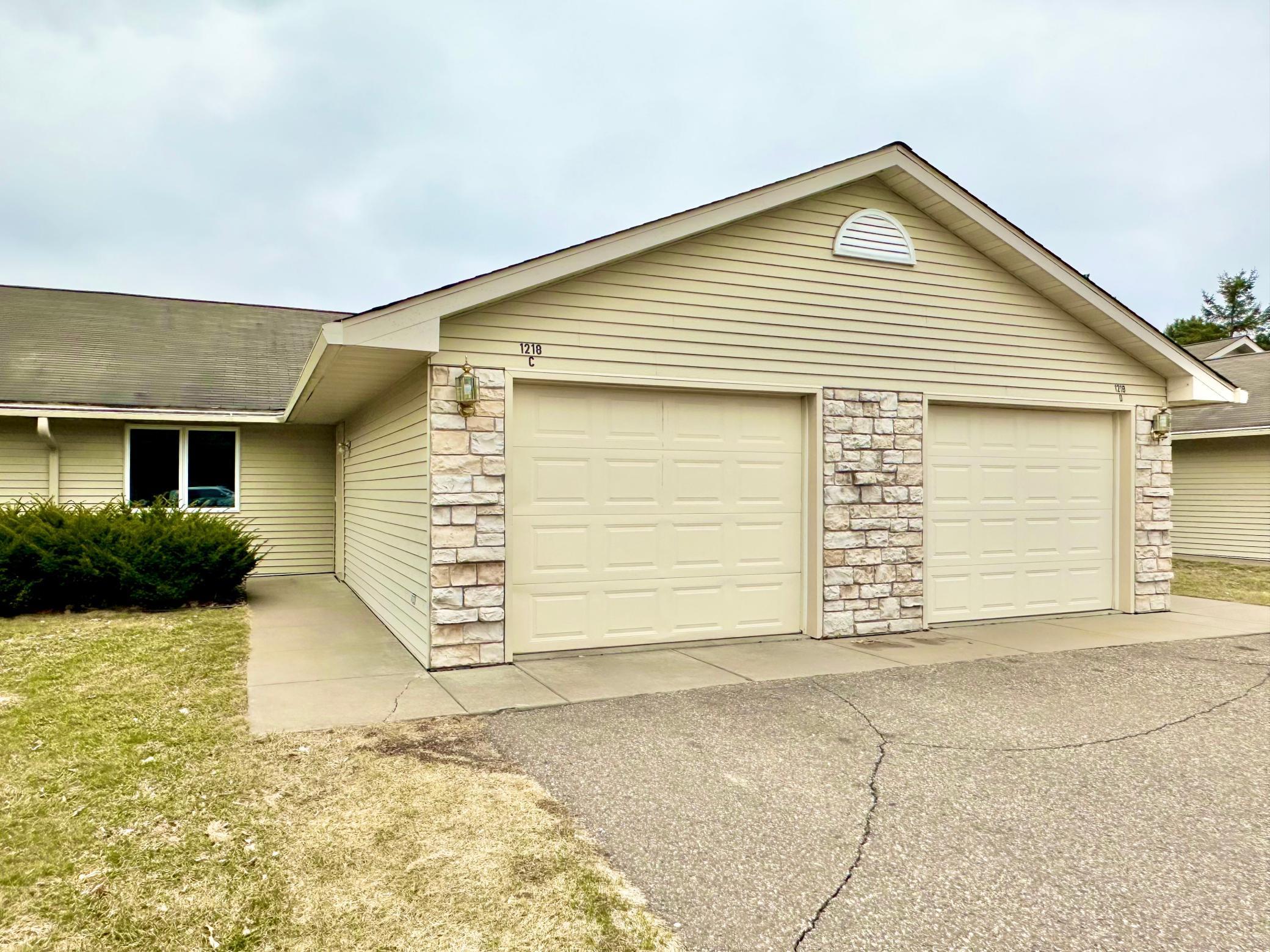 1218 Spruce Court Property Photo 2