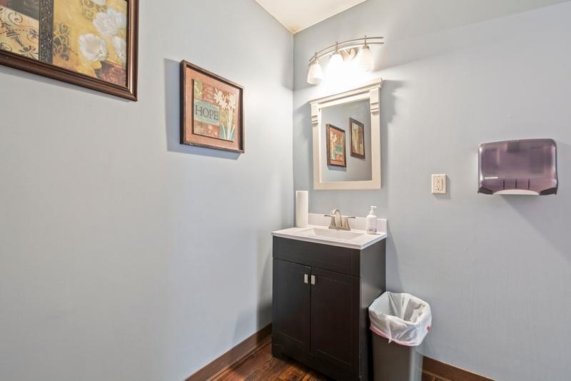 1017 Mainstreet Property Photo 19