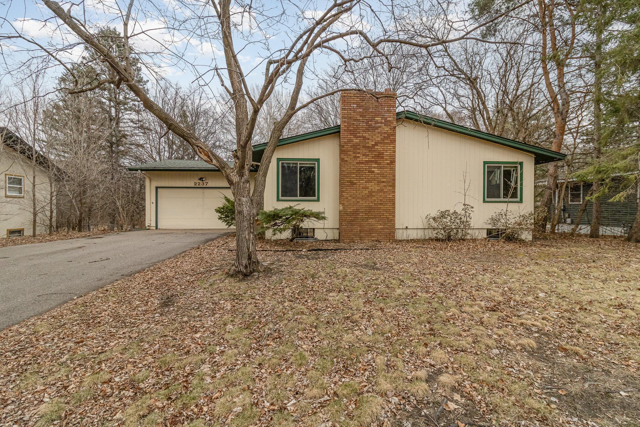 2237 Knoll Drive Property Photo 1