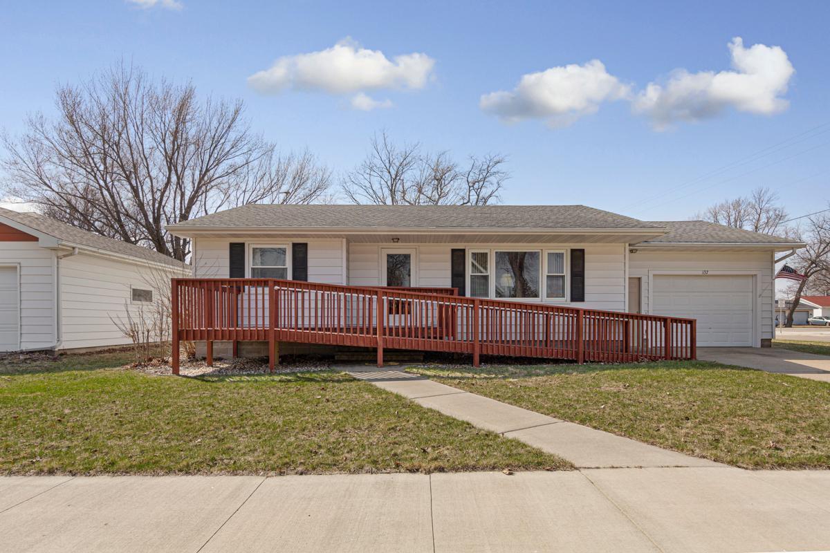137 2nd Avenue Property Photo 1