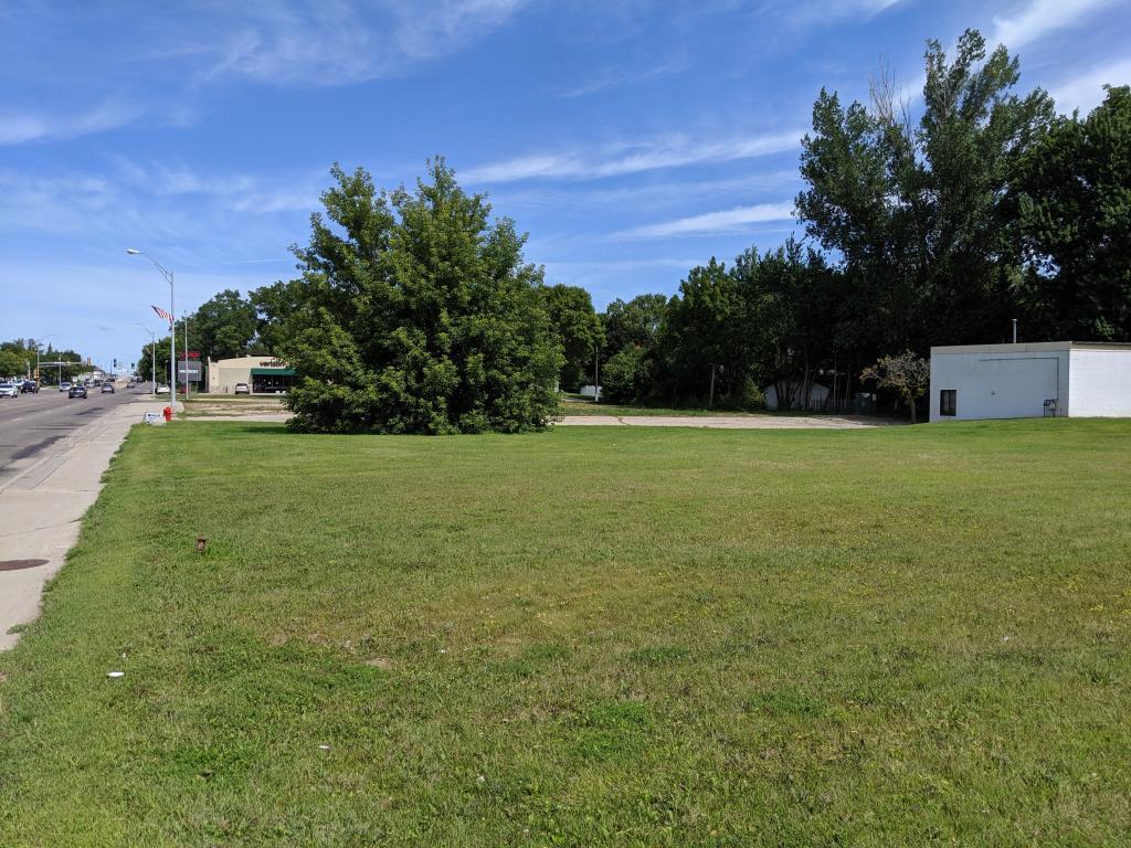 - 1st Street S Property Photo 2