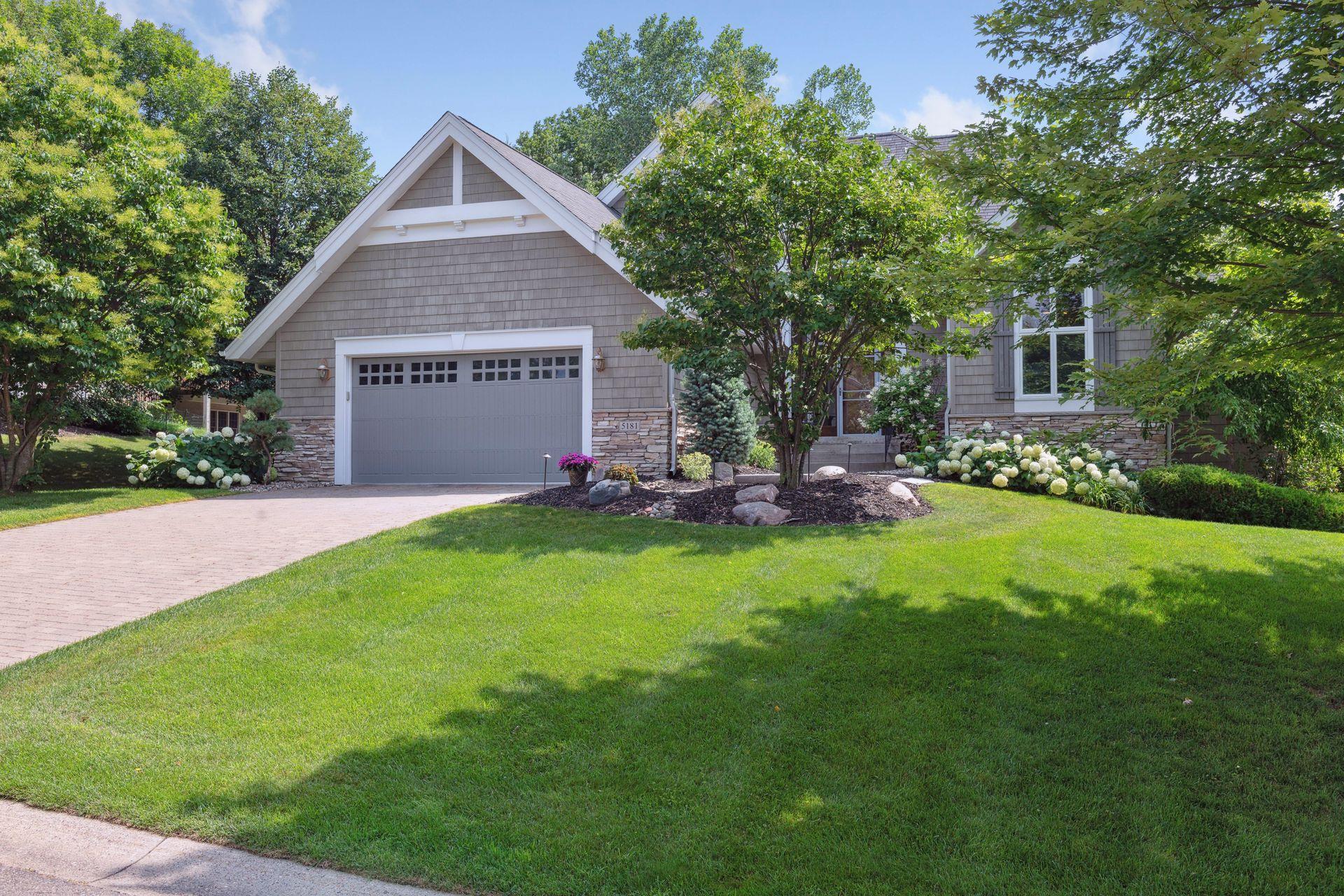 5181 Malibu Drive Property Photo