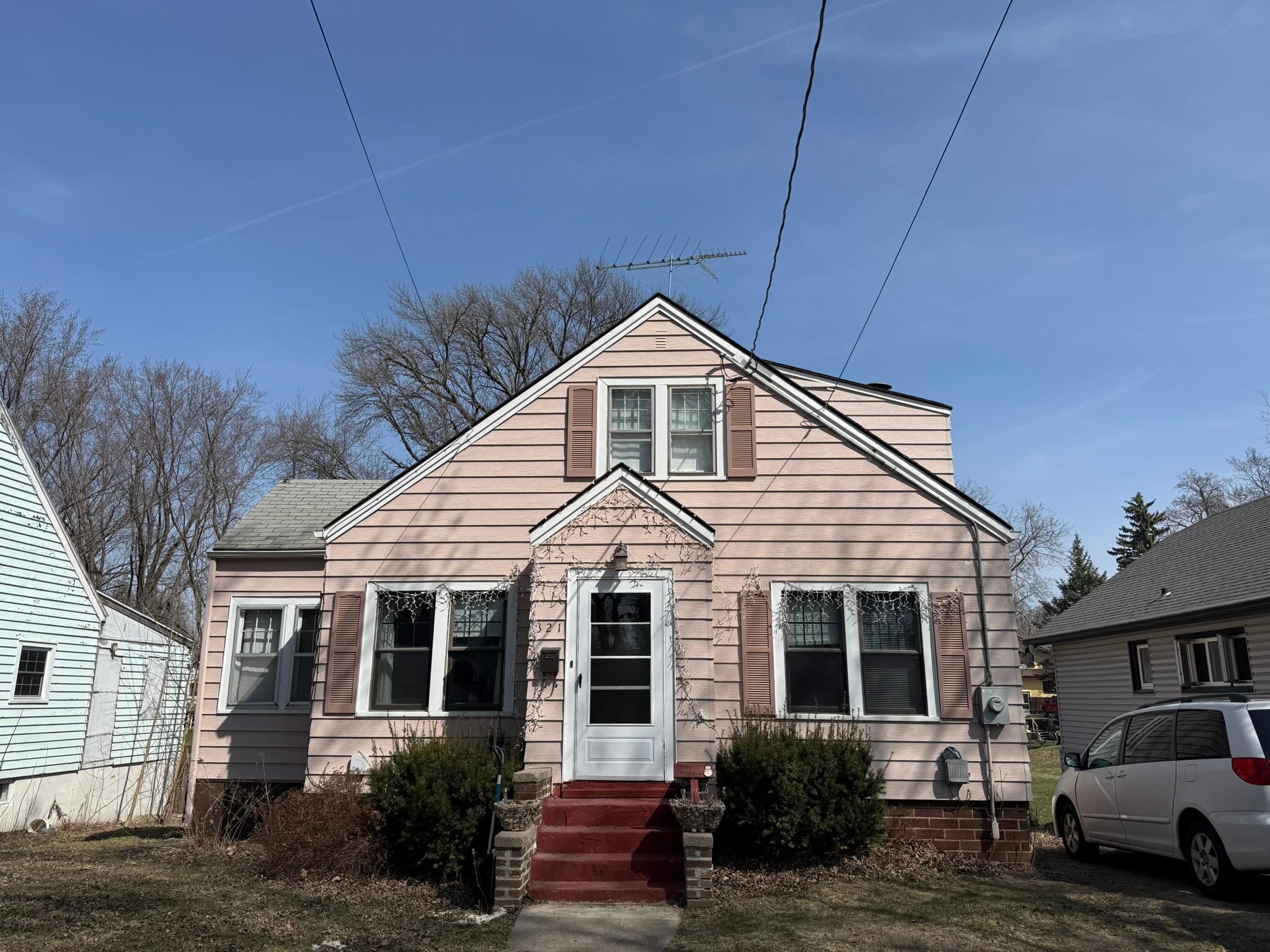 321 E 4th Street Property Photo 1