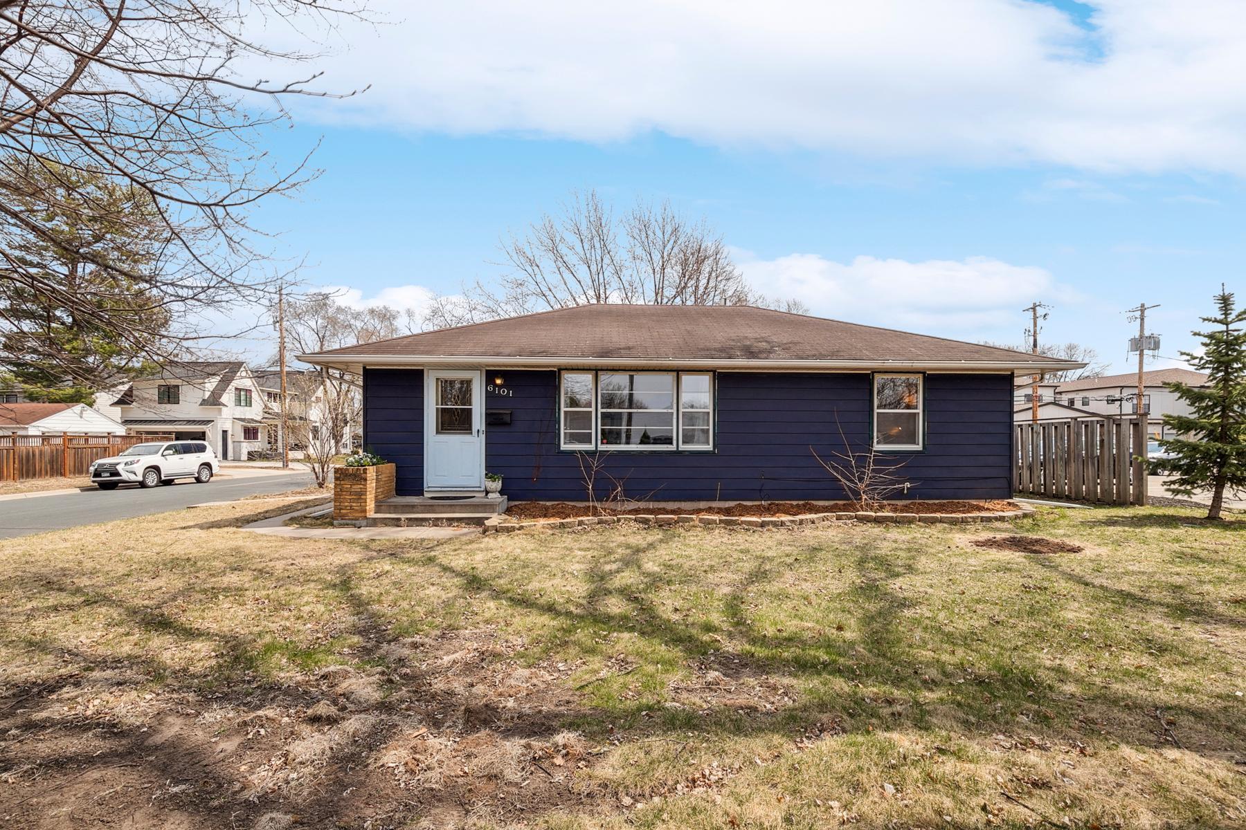 6101 Wooddale Avenue Property Photo