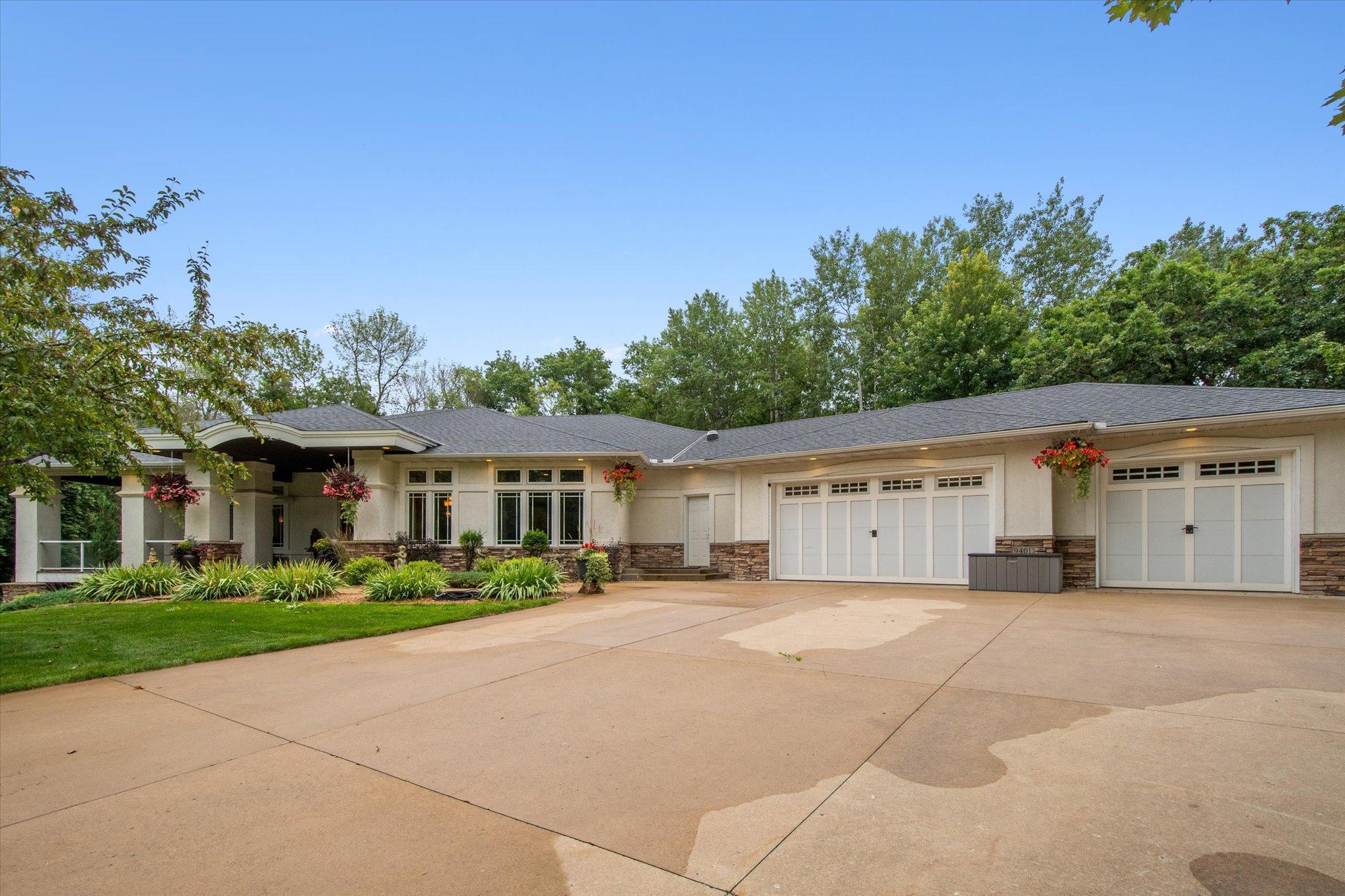 9401 Elm Court Property Photo 1