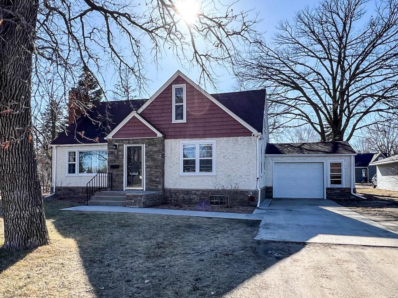 305 Kneale Avenue Property Photo 1