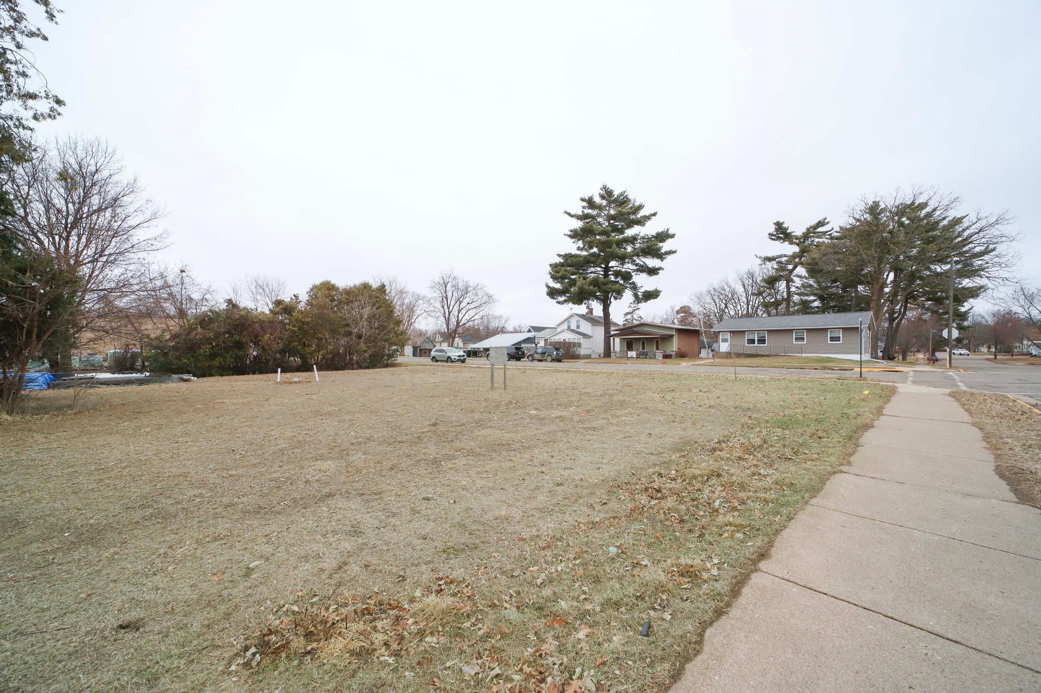 206 1st Street Property Photo 2