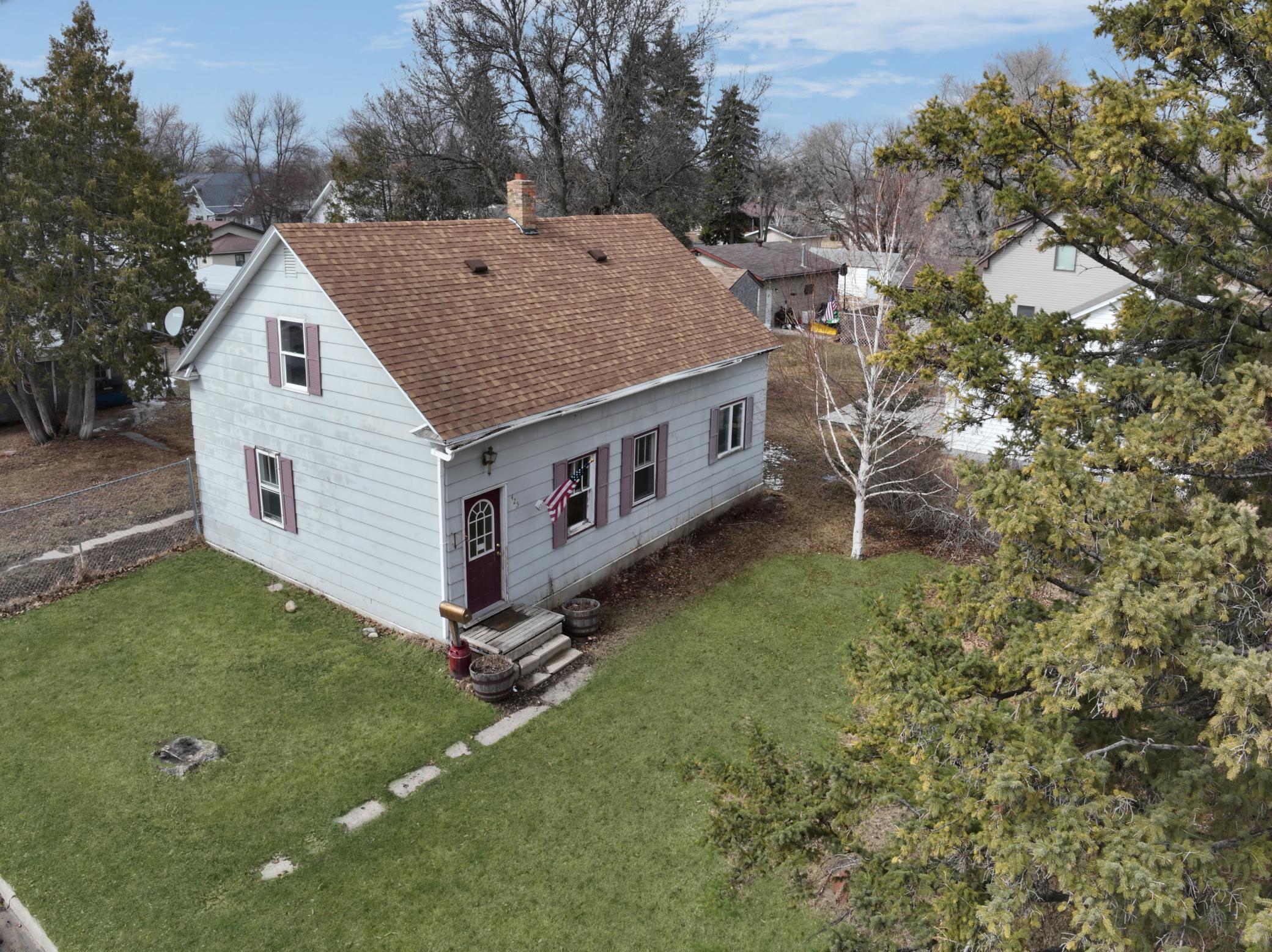 425 Crocker Avenue Property Photo 1