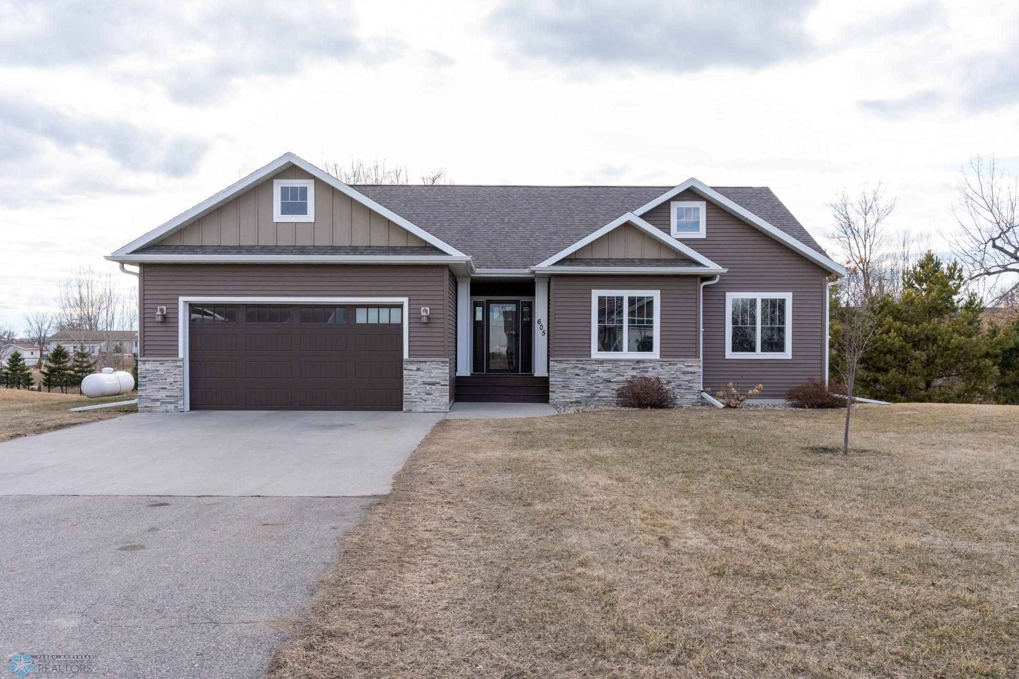 605 2nd Street Property Photo