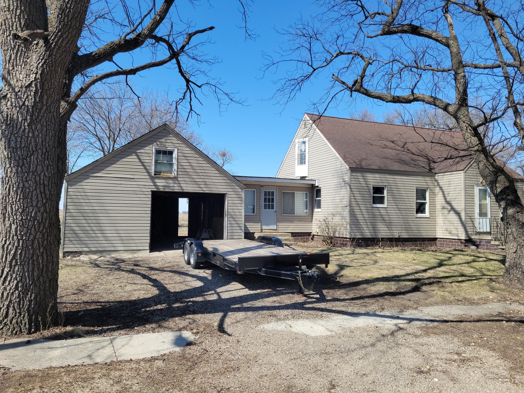 145 S Lindberg Avenue Property Photo 1