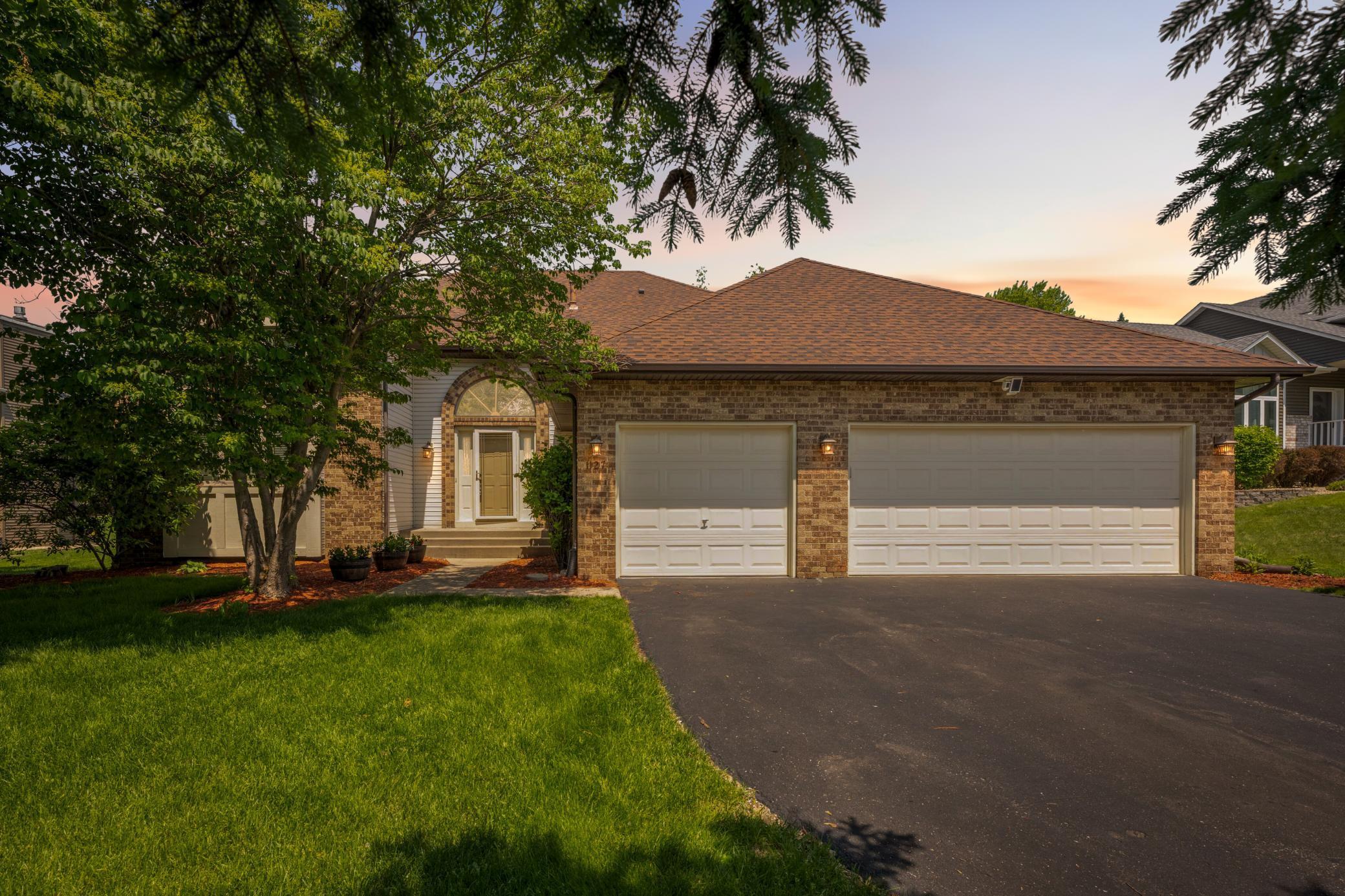 1127 Ridge Bluff Drive Property Photo 1
