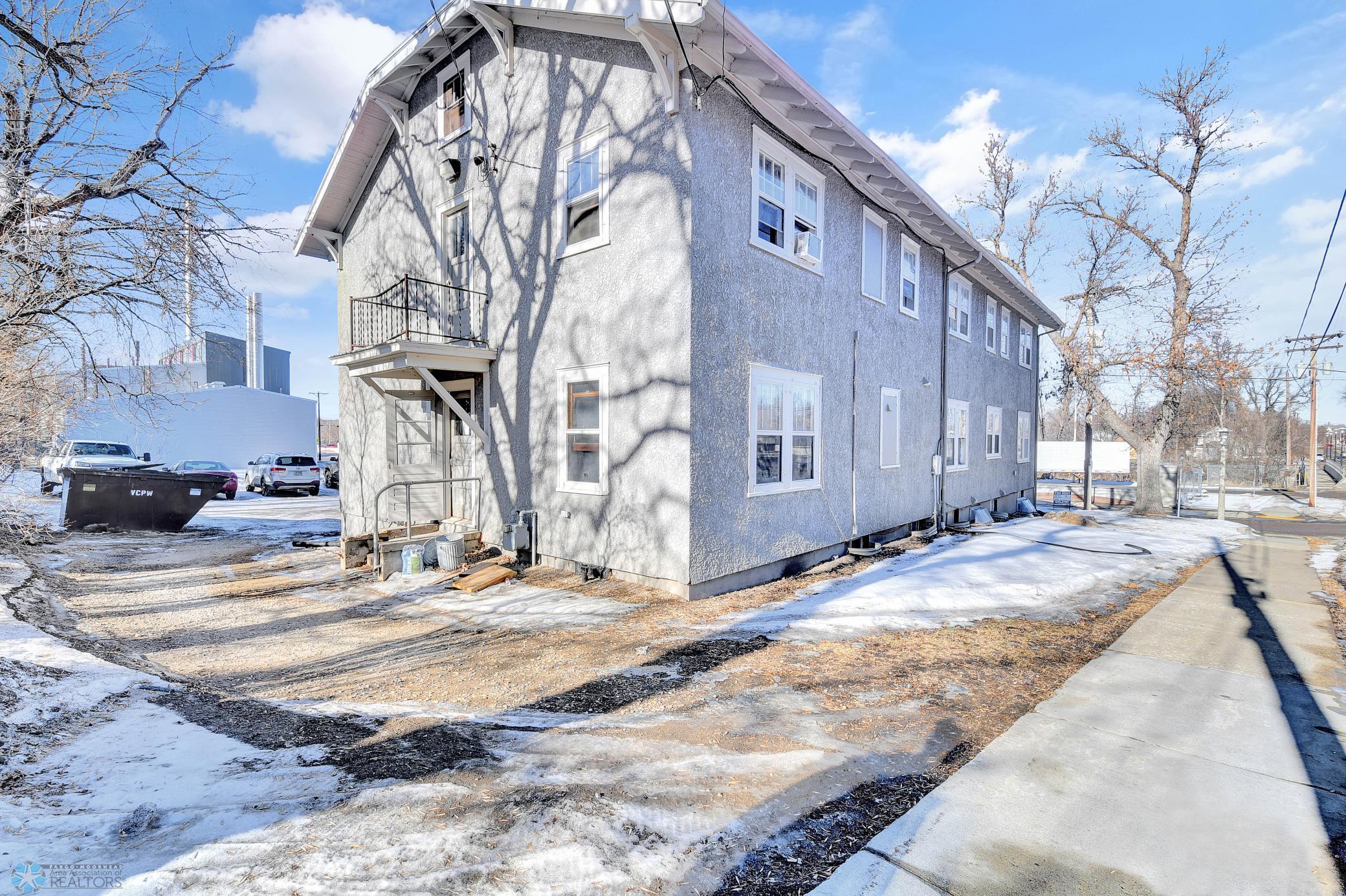 258 & 264 College Street Property Photo 3