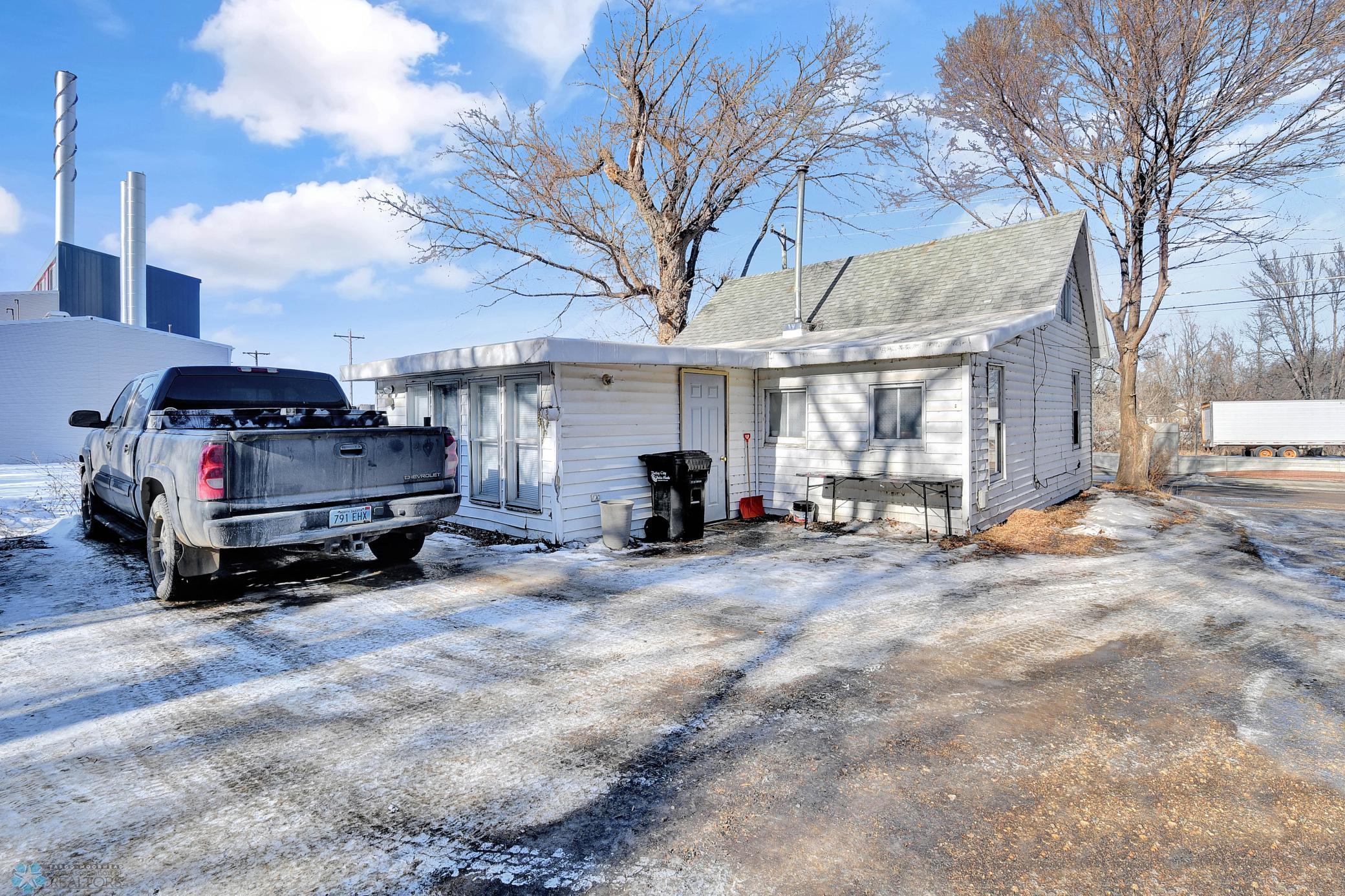 258 & 264 College Street Property Photo 5
