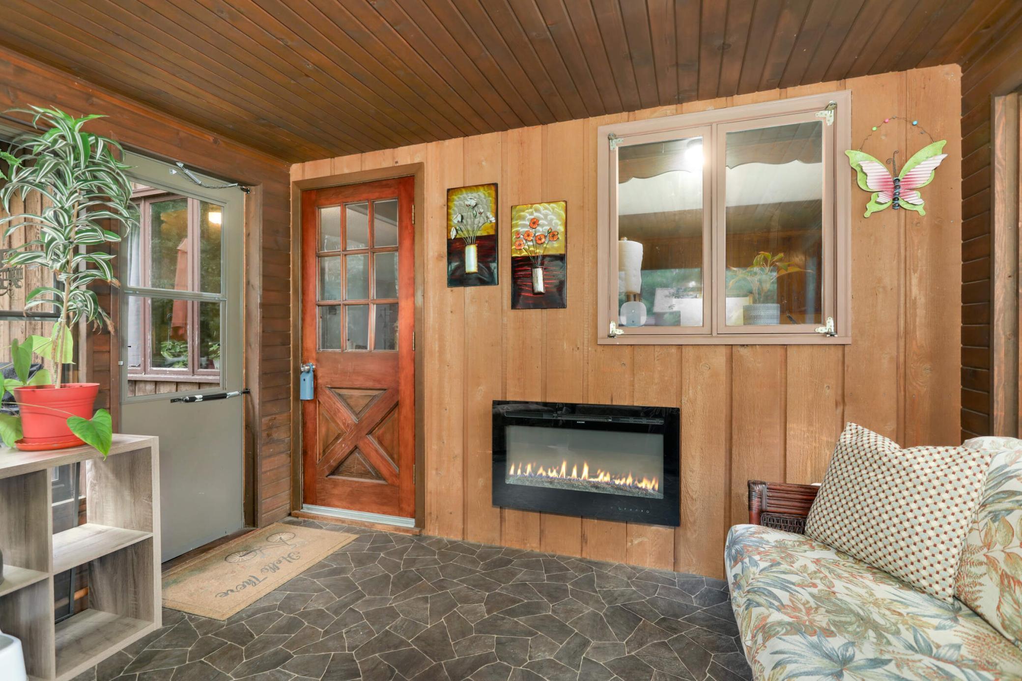16905 211th Avenue Property Photo 4