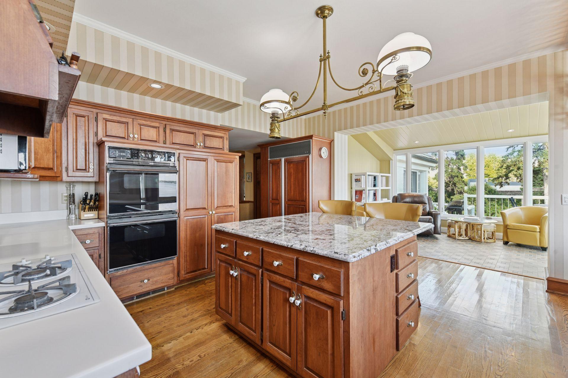 1305 Shoreline Drive Property Photo 10