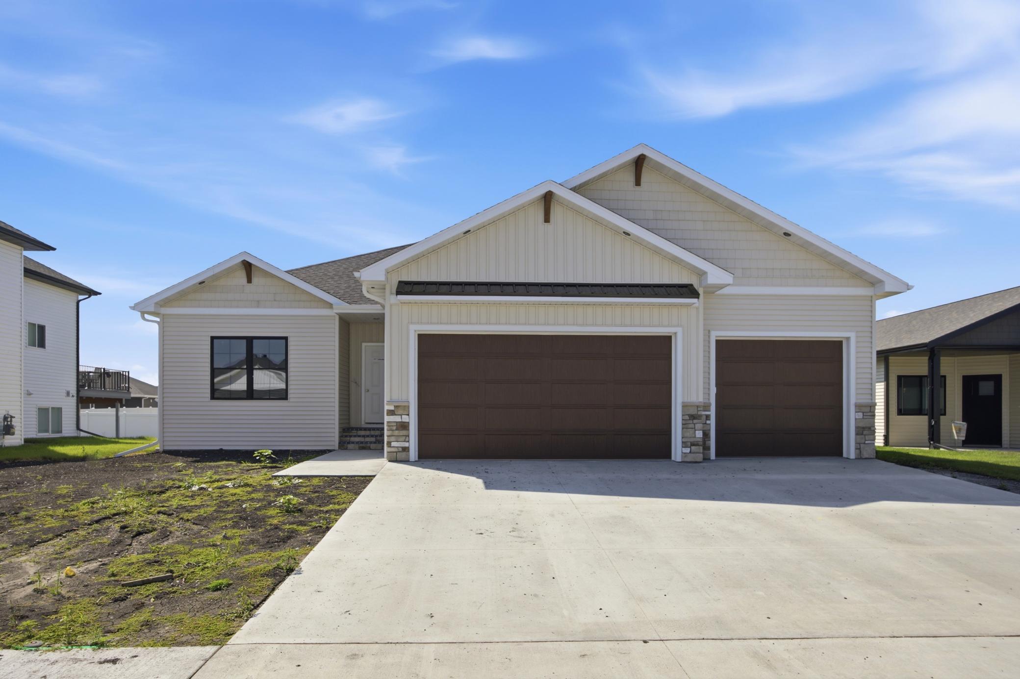 5868 Ellis Drive W Property Photo 1