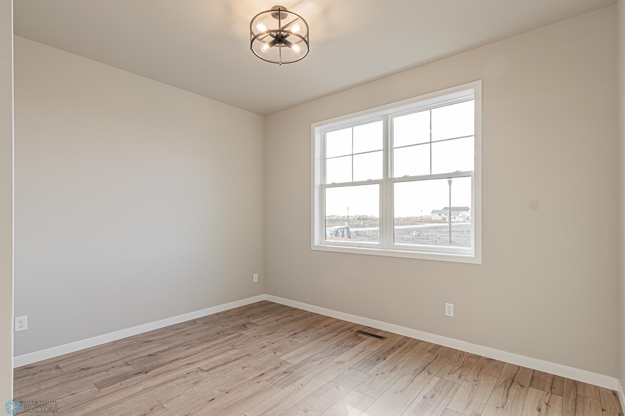 5868 Ellis Drive W Property Photo 6
