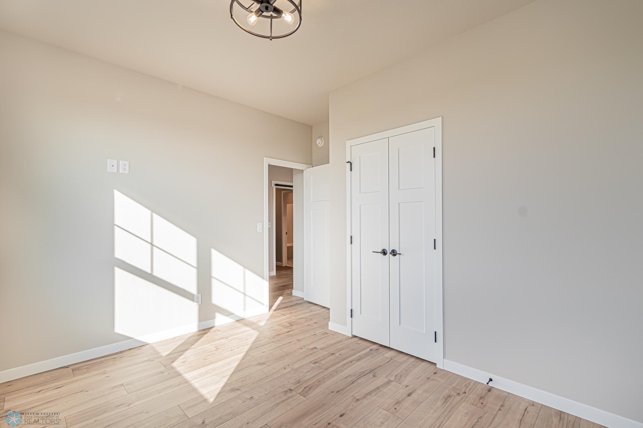 5868 Ellis Drive W Property Photo 7
