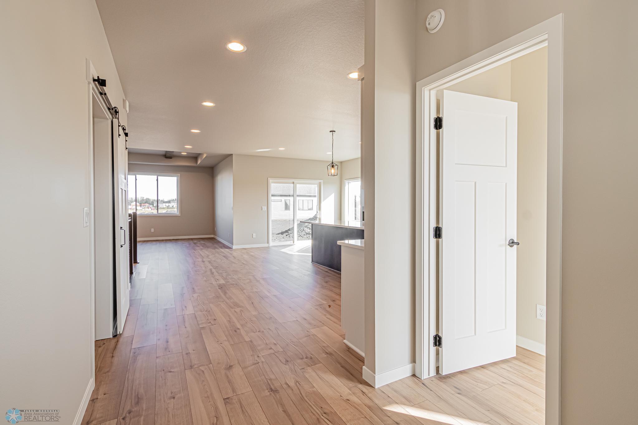5868 Ellis Drive W Property Photo 8