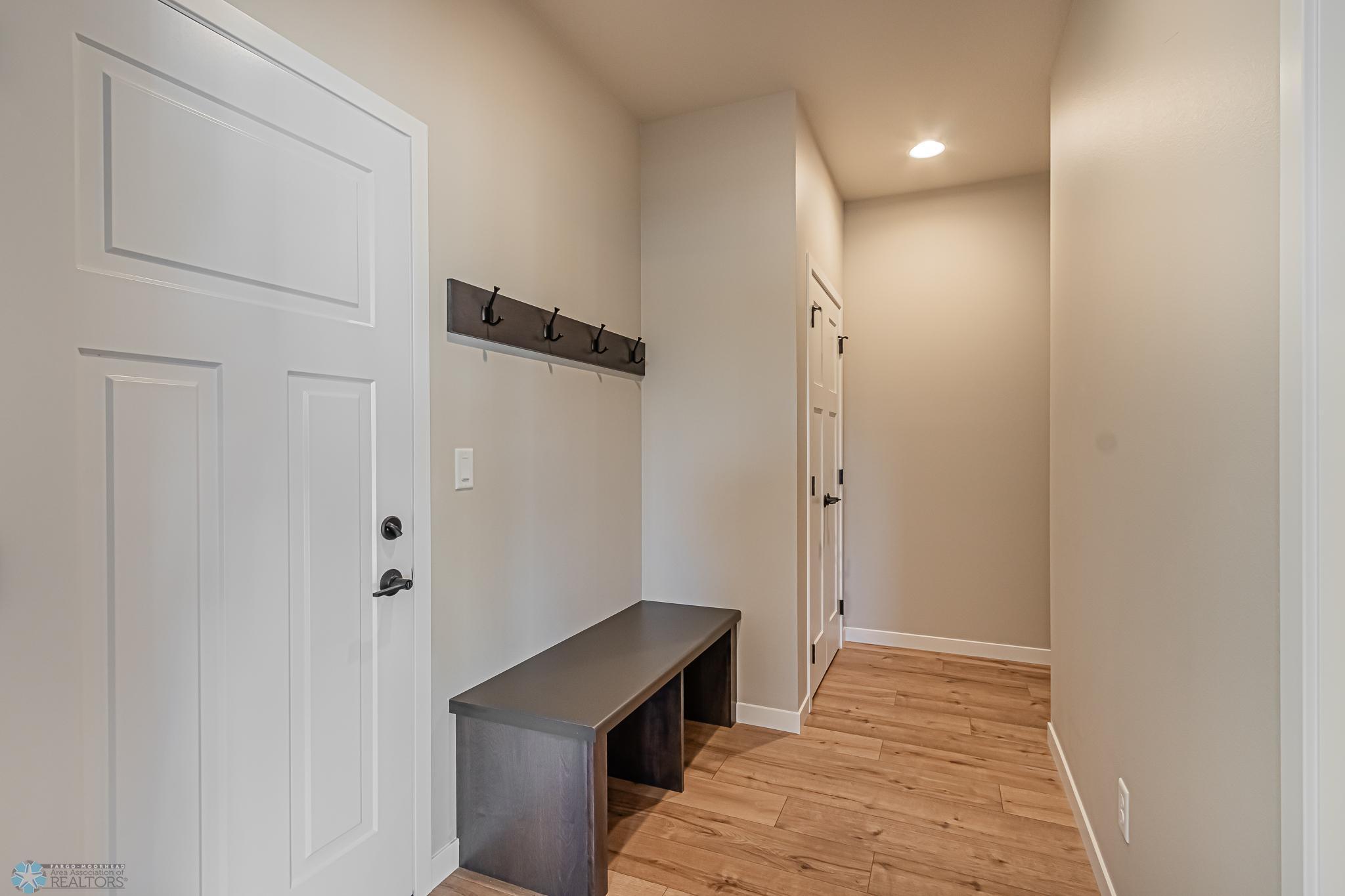 5868 Ellis Drive W Property Photo 9