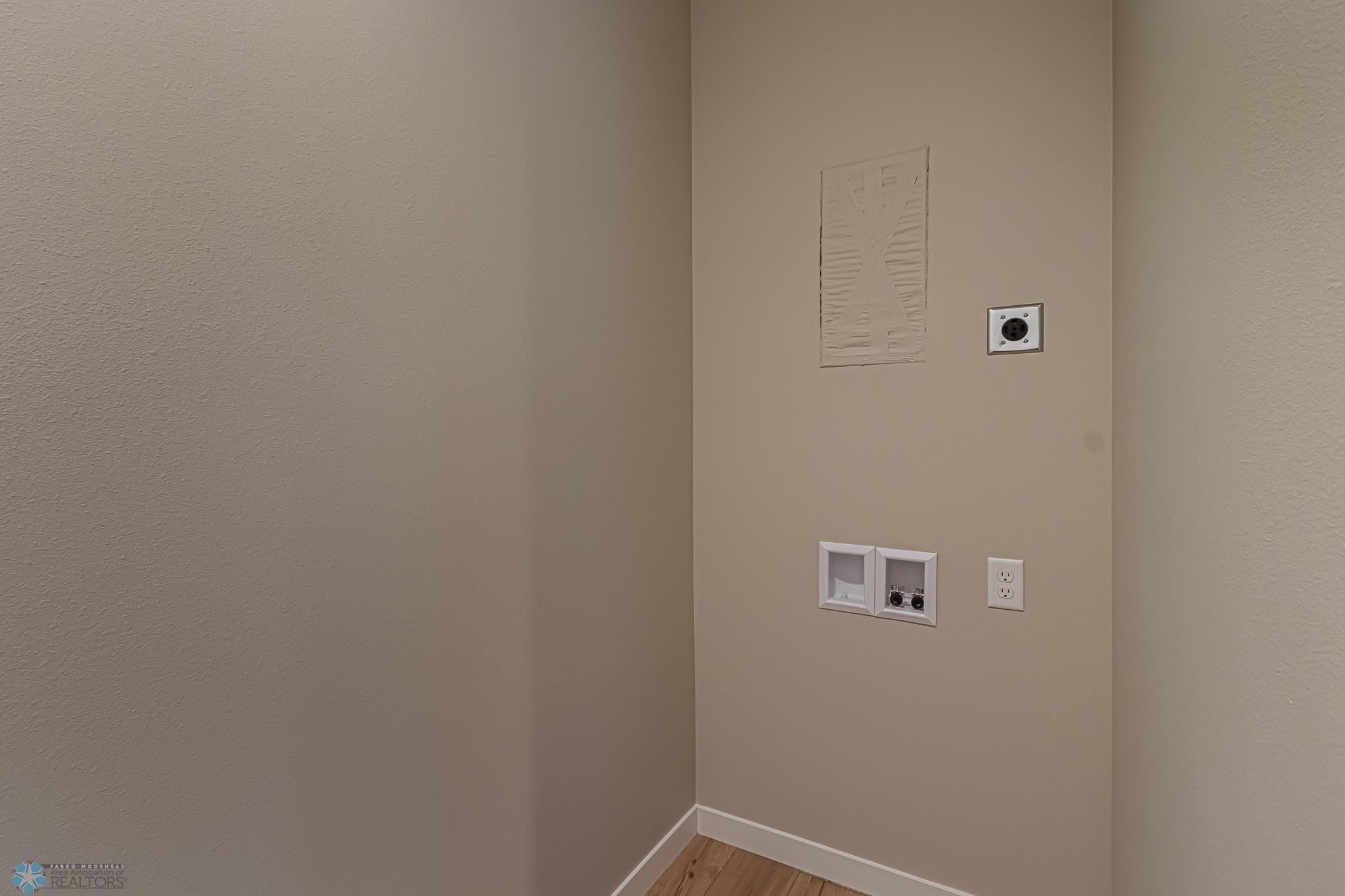 5868 Ellis Drive W Property Photo 11
