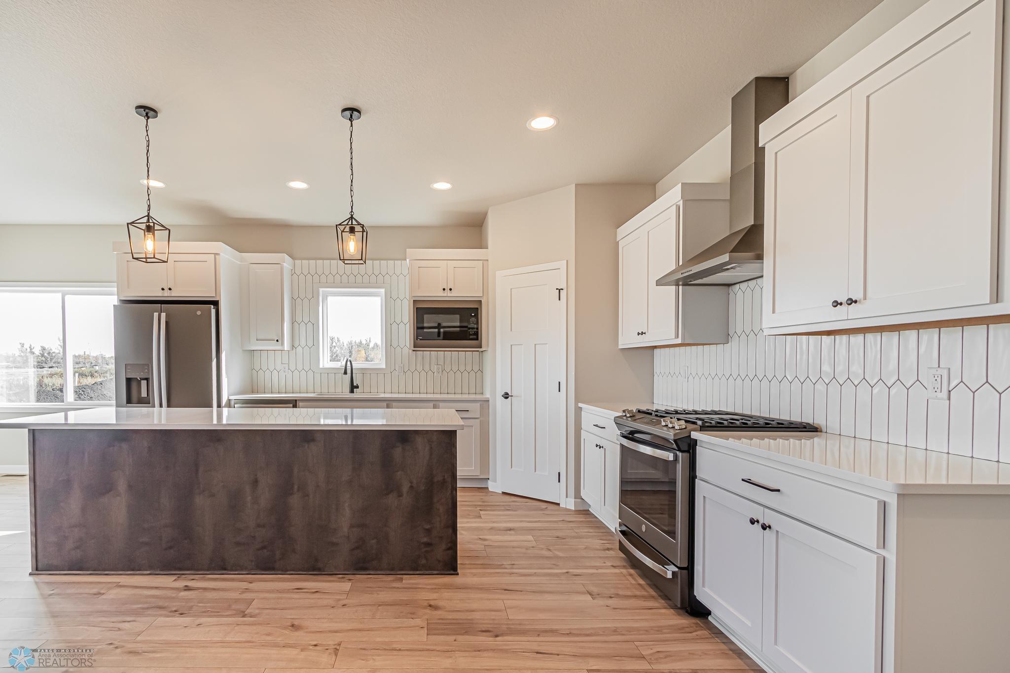 5868 Ellis Drive W Property Photo 14