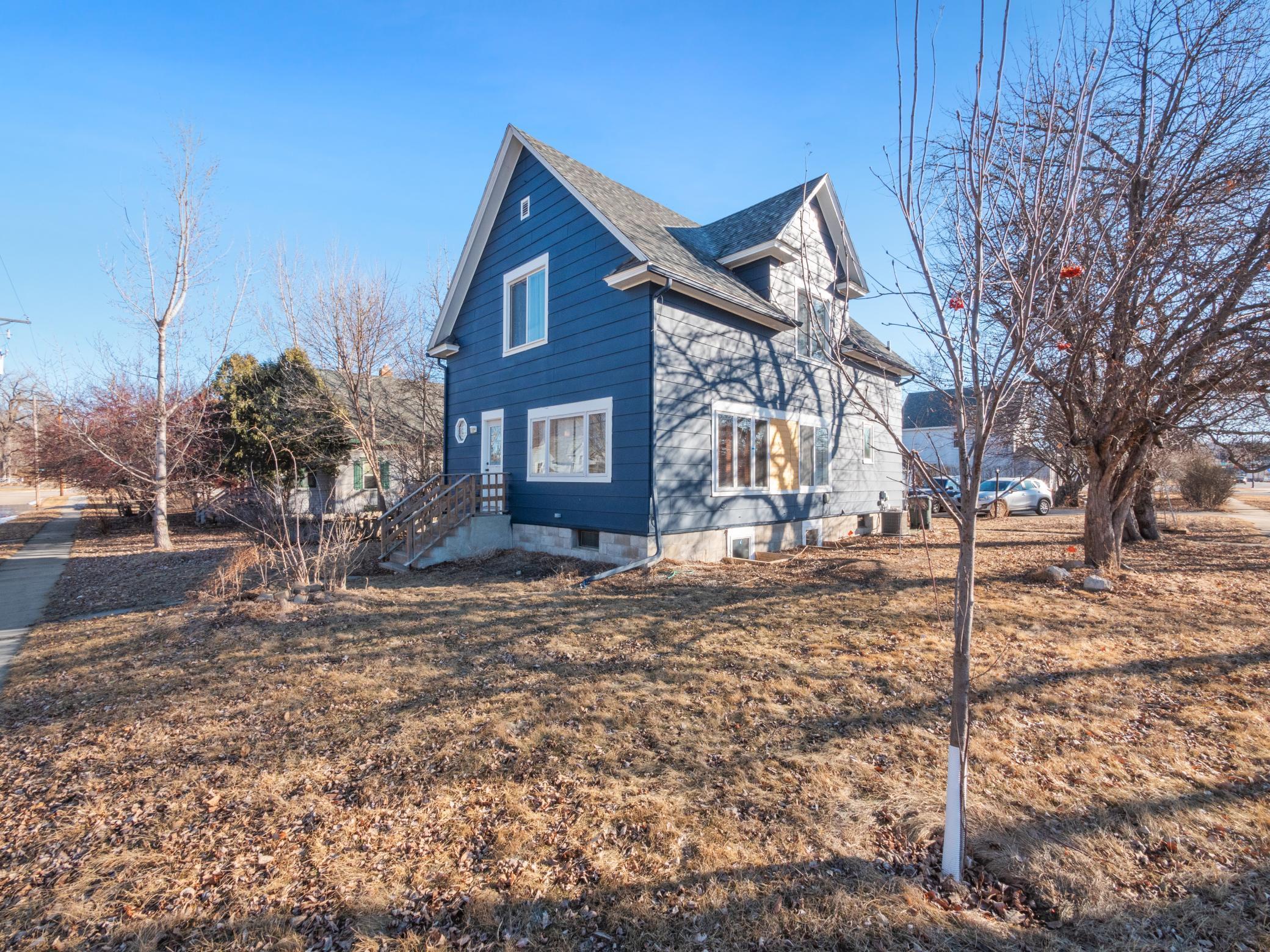 276 Minnesota Avenue W Property Photo 1