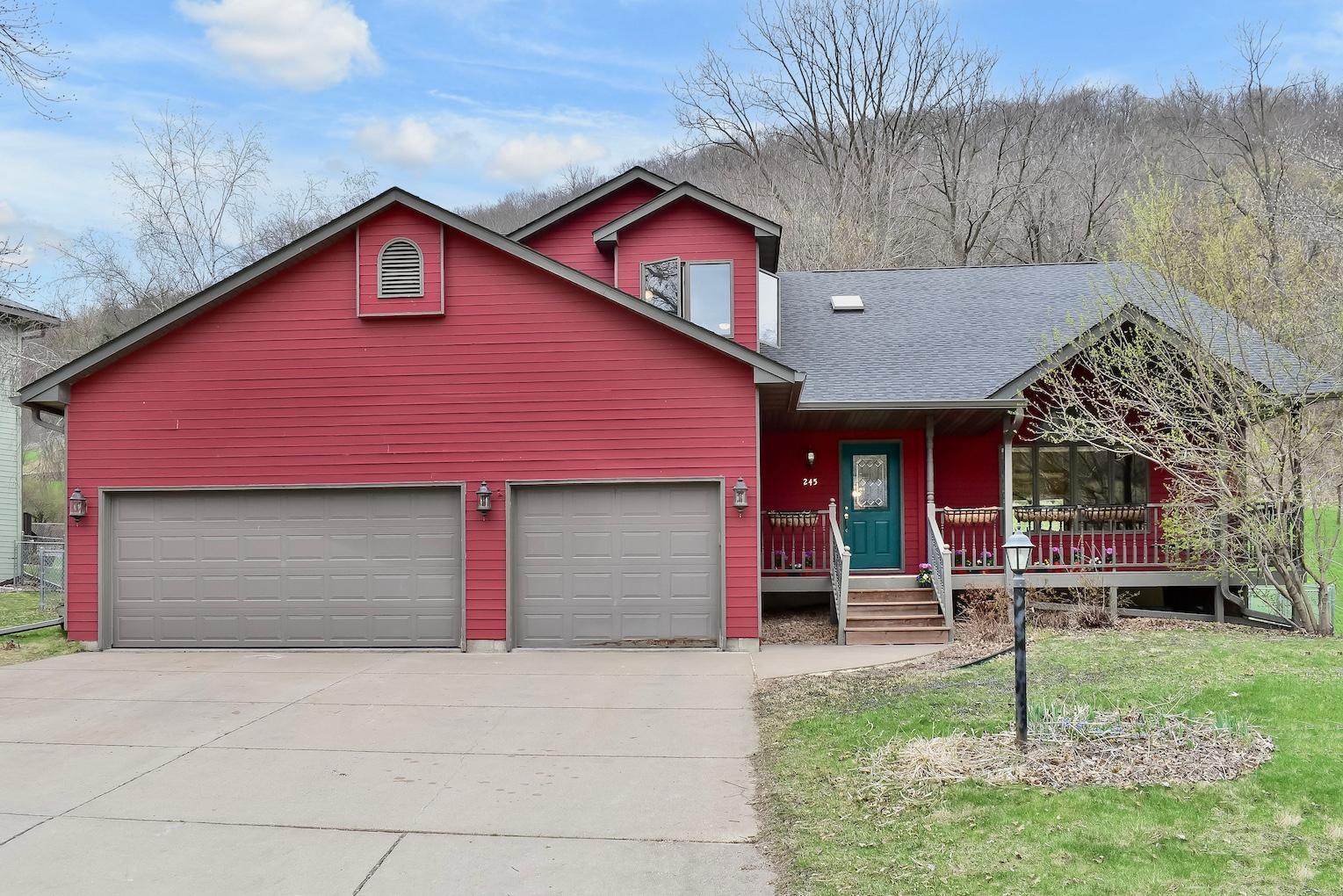 245 Oak Leaf Drive Property Photo 1
