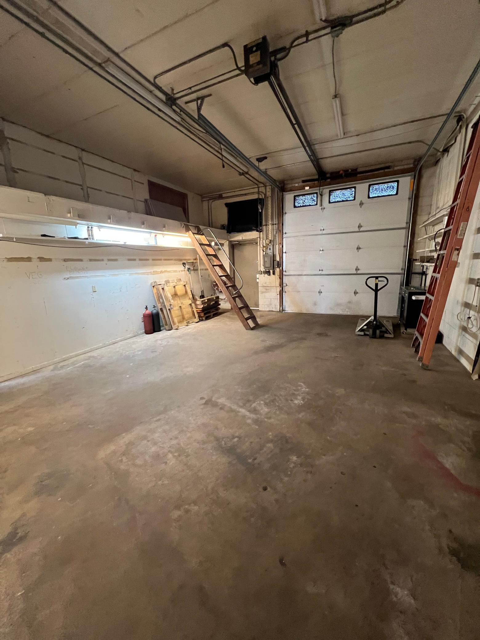 5001 University Avenue Property Photo 8