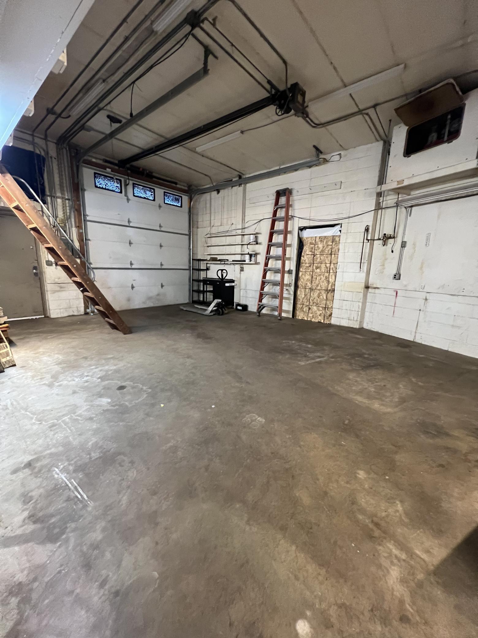 5001 University Avenue Property Photo 8