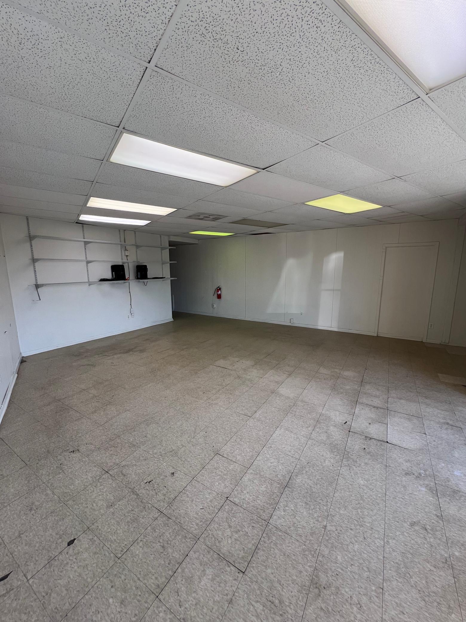 5001 University Avenue Property Photo 14