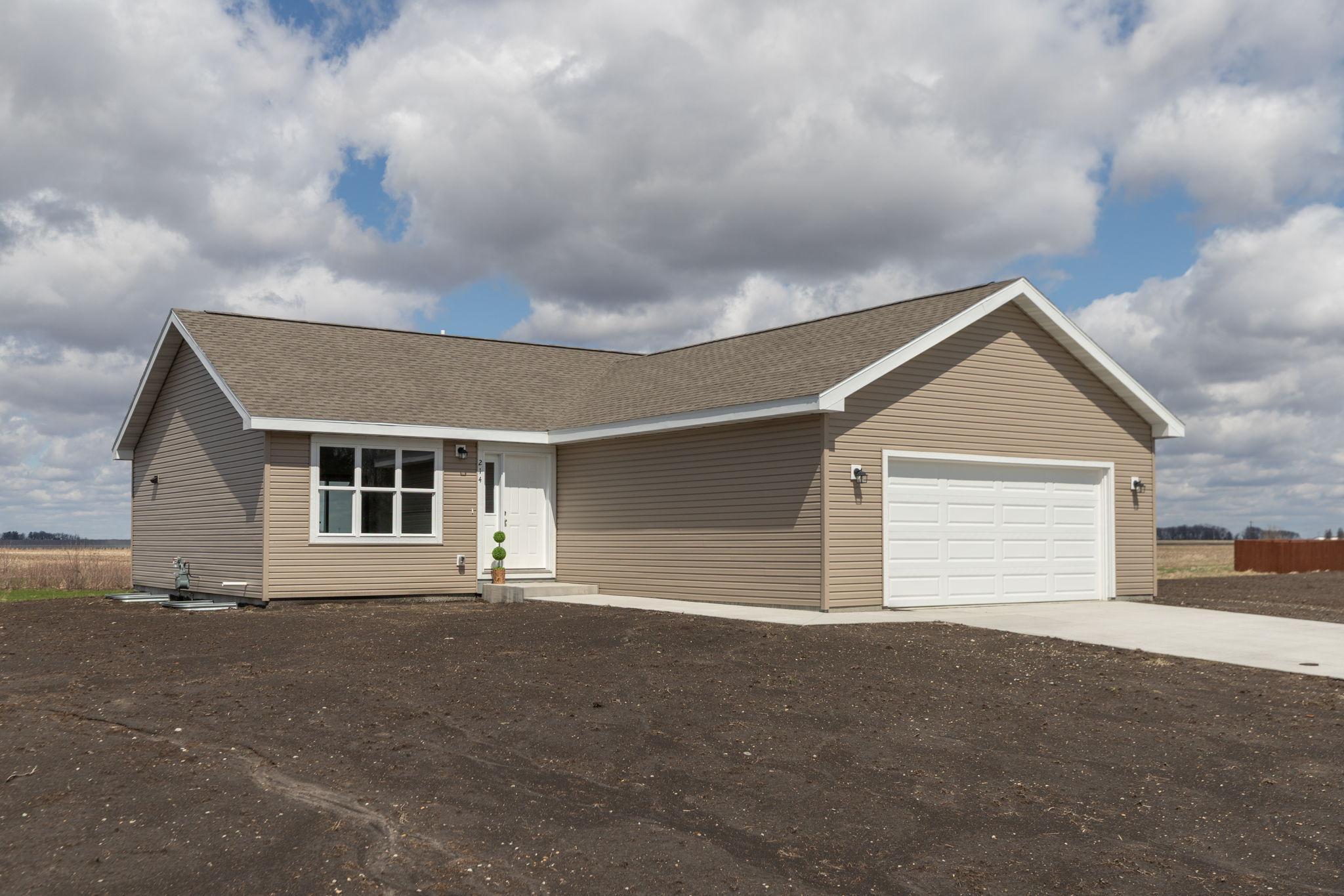 214 4th Place Property Photo