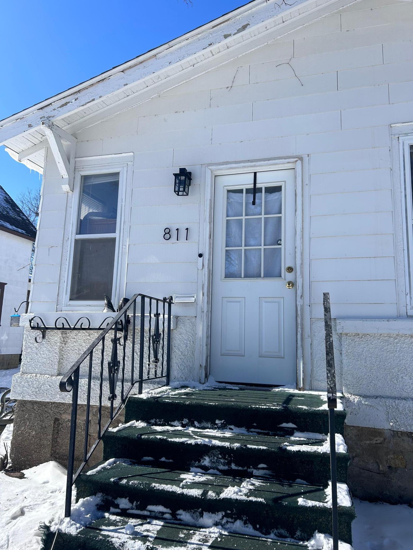 811 6th Street Property Photo 1